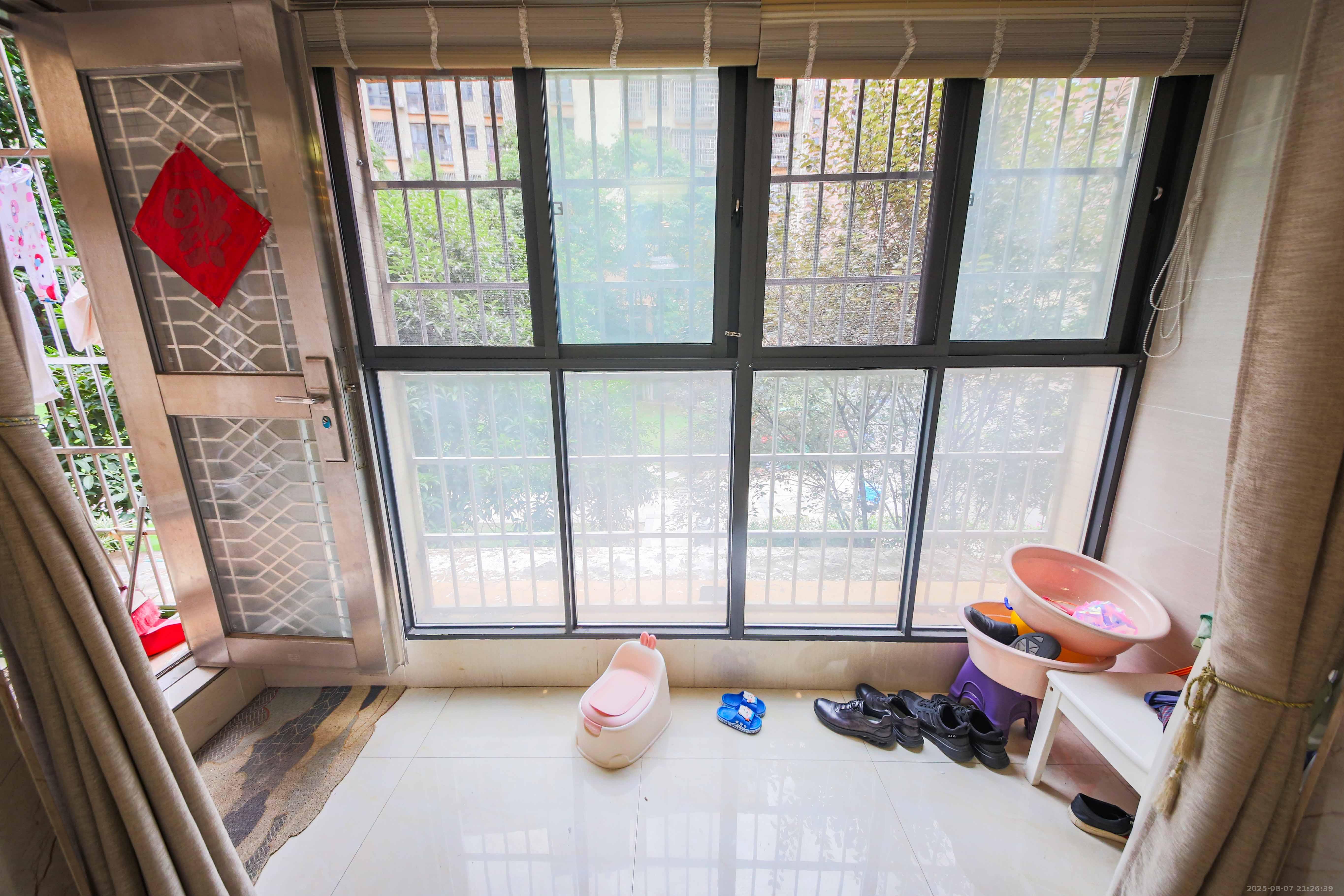 安泰嘉园（湘府邻伴）  3室2厅1卫    98.0万阳台