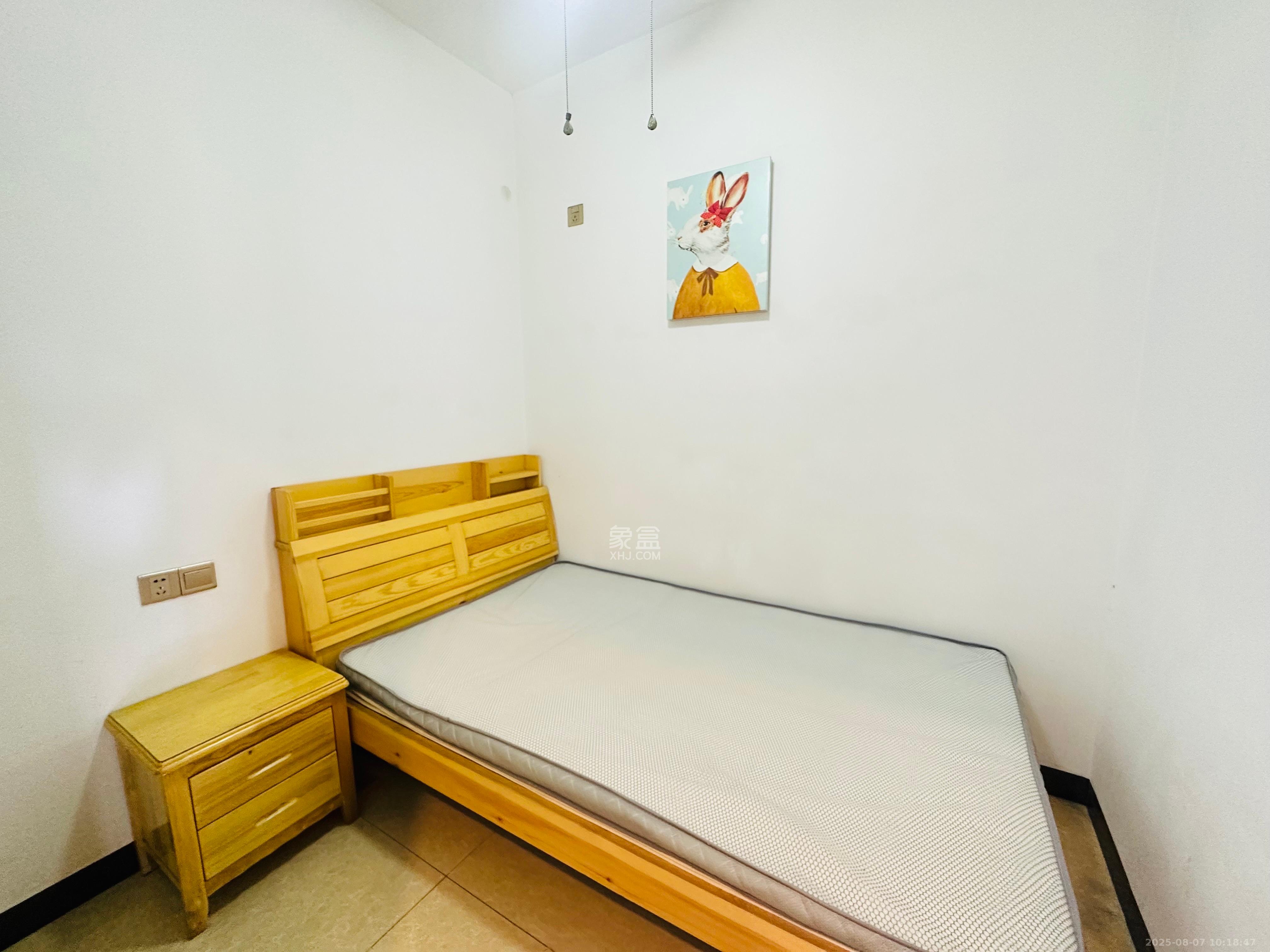 泊爱蓝湾  1室1厅1卫    2200.0元/月室内图