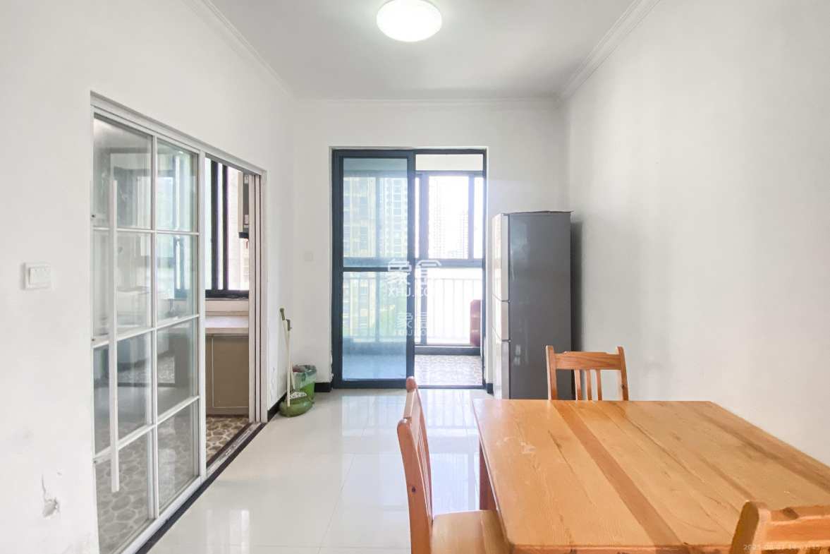 君康家园(梅溪湖七喜街) 3室2厅2卫 170.0万 君康家园(梅溪湖七喜街) 3室2厅2卫 170.0万客厅