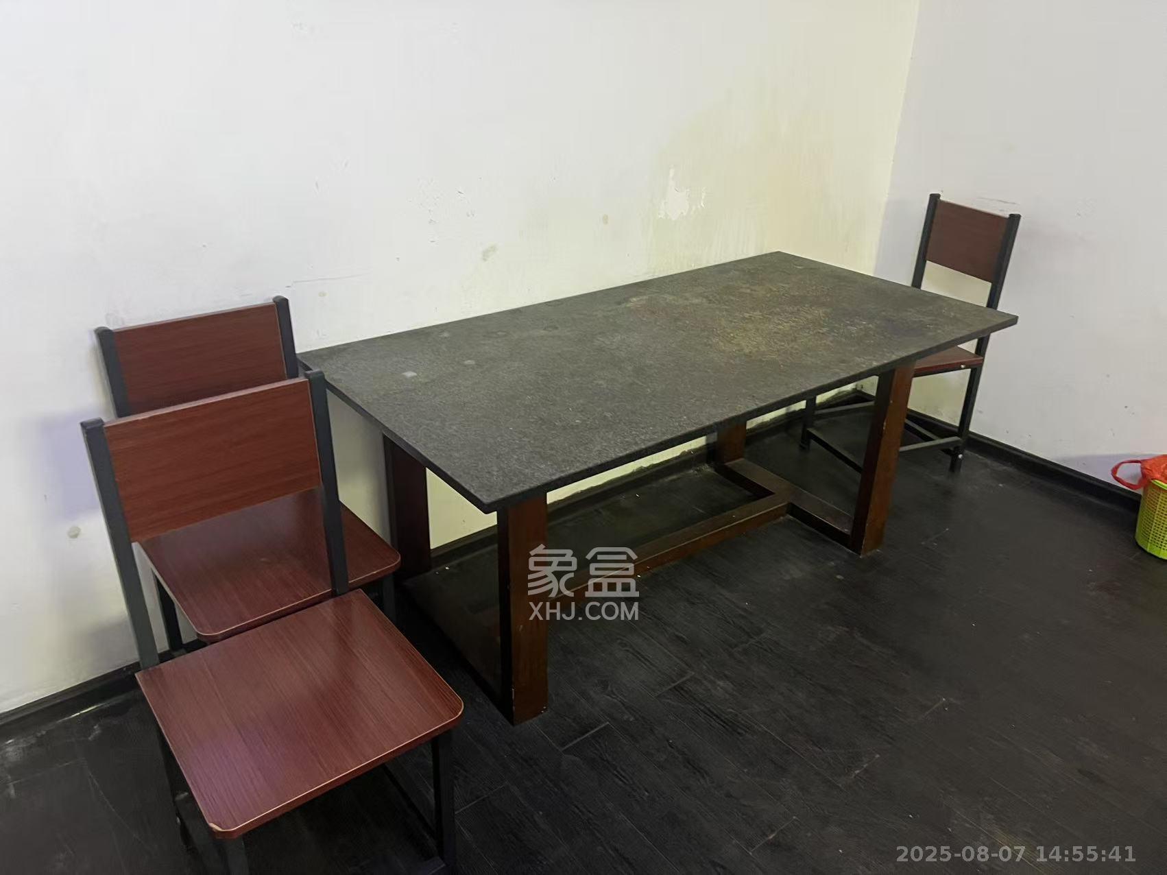 四星客车厂(四星小区) 1室2厅1卫 1500.0元/月 四星客车厂(四星小区) 1室2厅1卫 1500.0元/月室内图