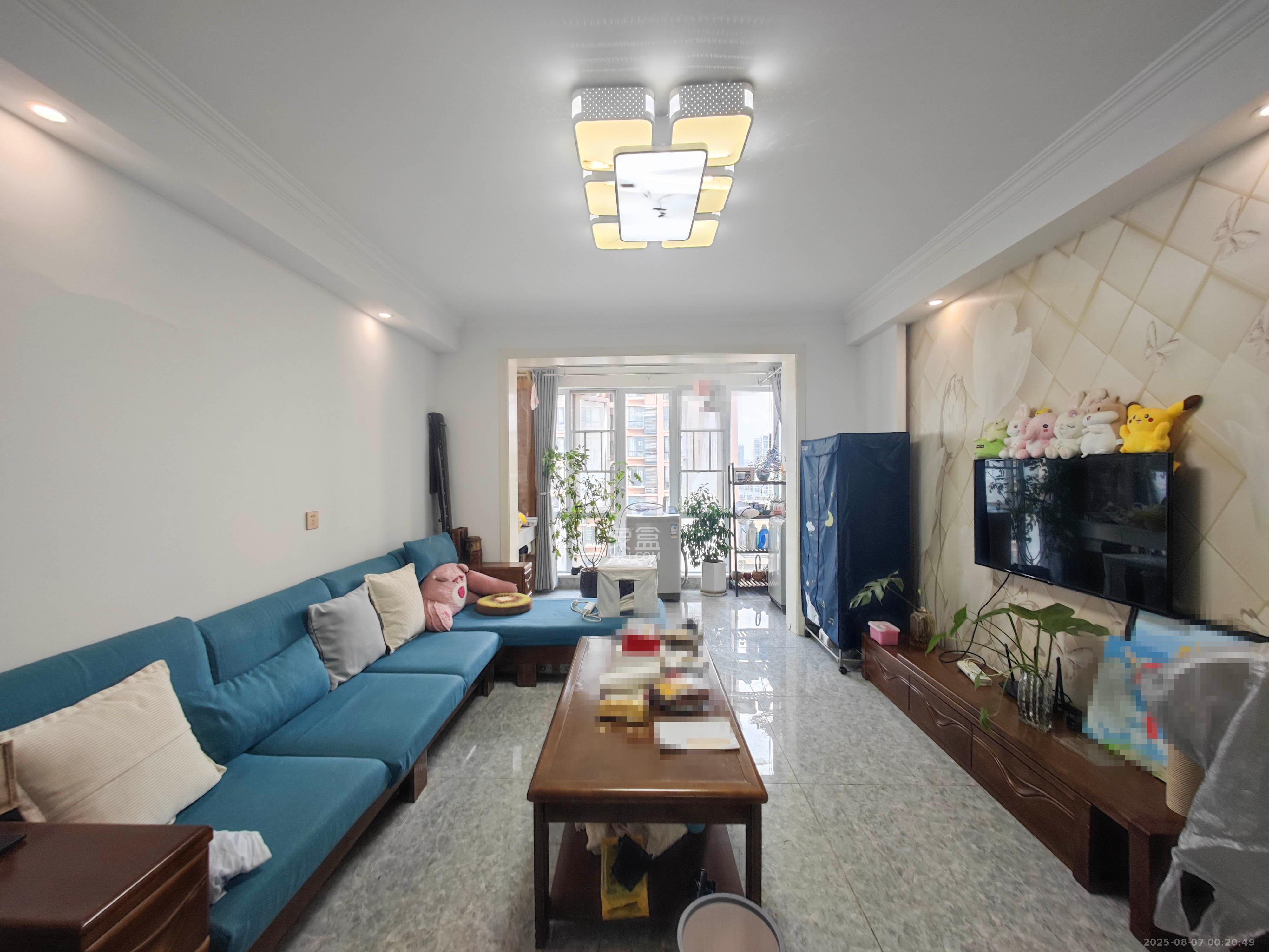 丽发新城 2室2厅1卫 66.8万 丽发新城 2室2厅1卫 66.8万客厅