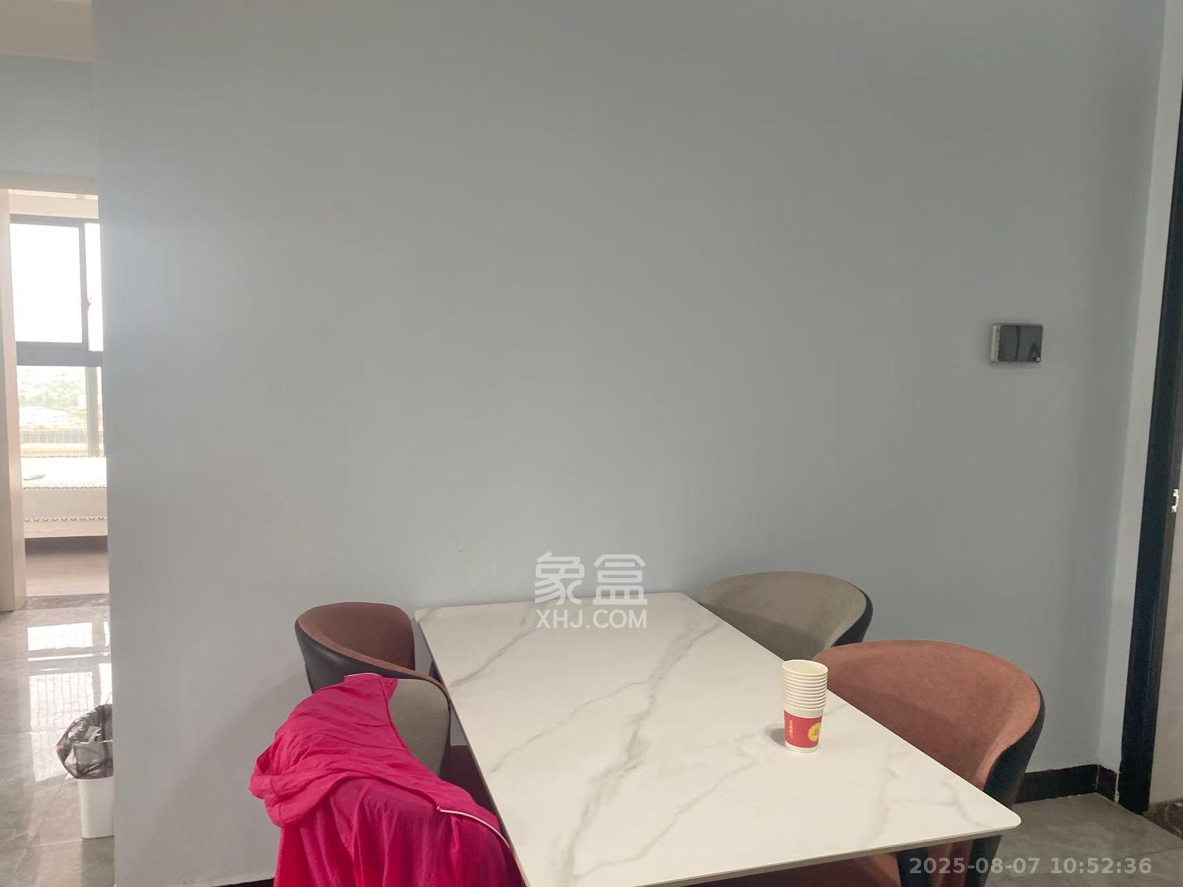 鑫天格林香山  3室2厅1卫    2000.0元/月 鑫天格林香山  3室2厅1卫    2000.0元/月室内图