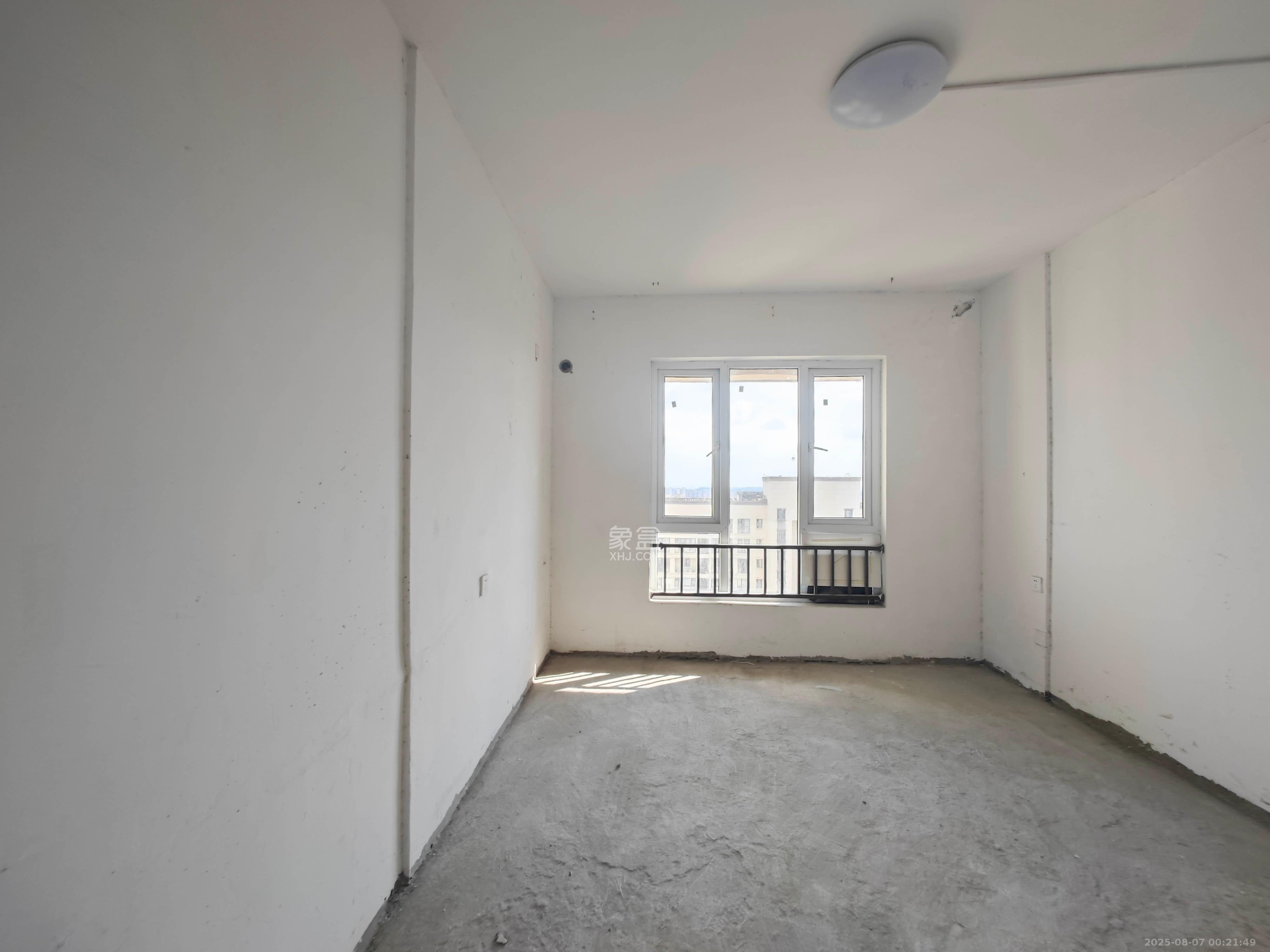 绿地新都会  3室2厅1卫    61.0万 绿地新都会  3室2厅1卫    61.0万卧室