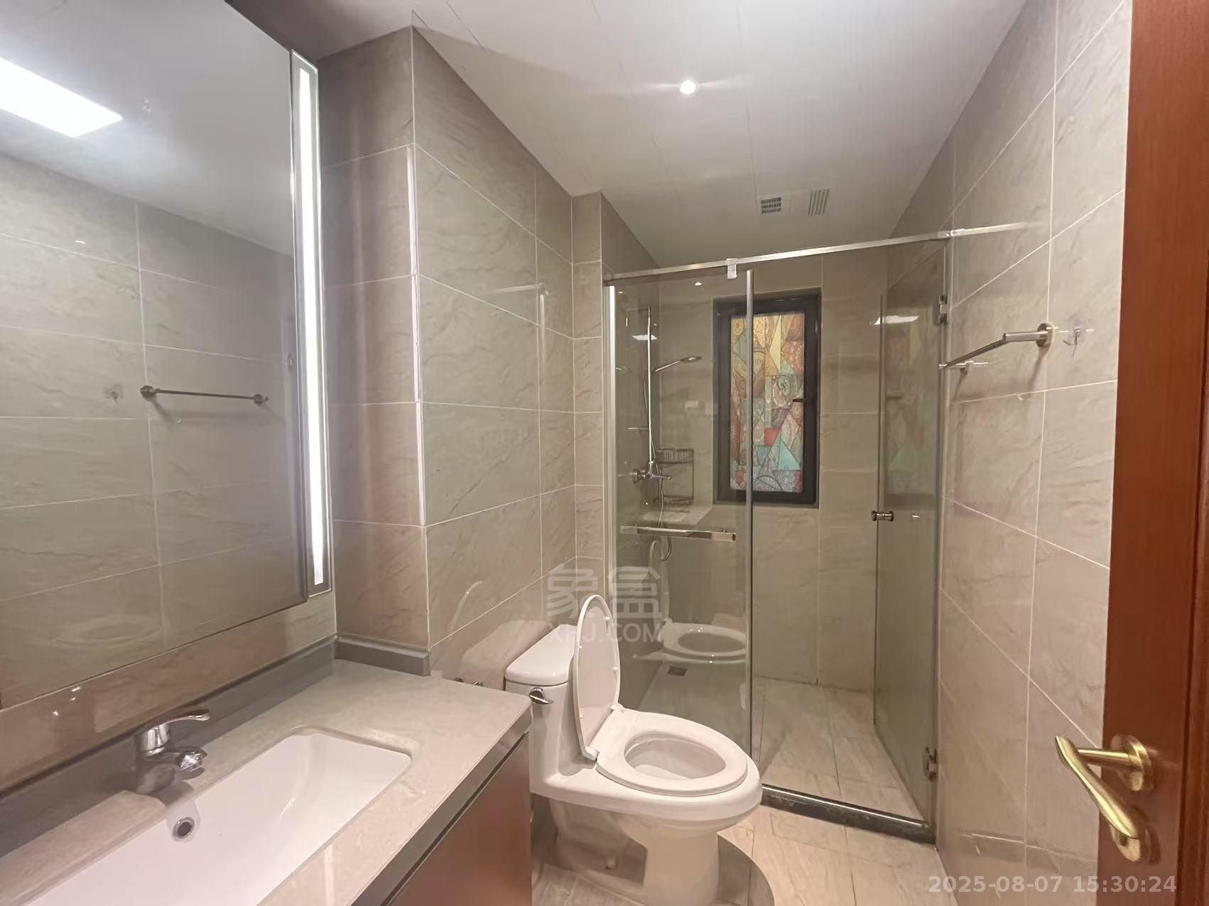 恒大华府  3室2厅2卫    2200.0元/月室内图