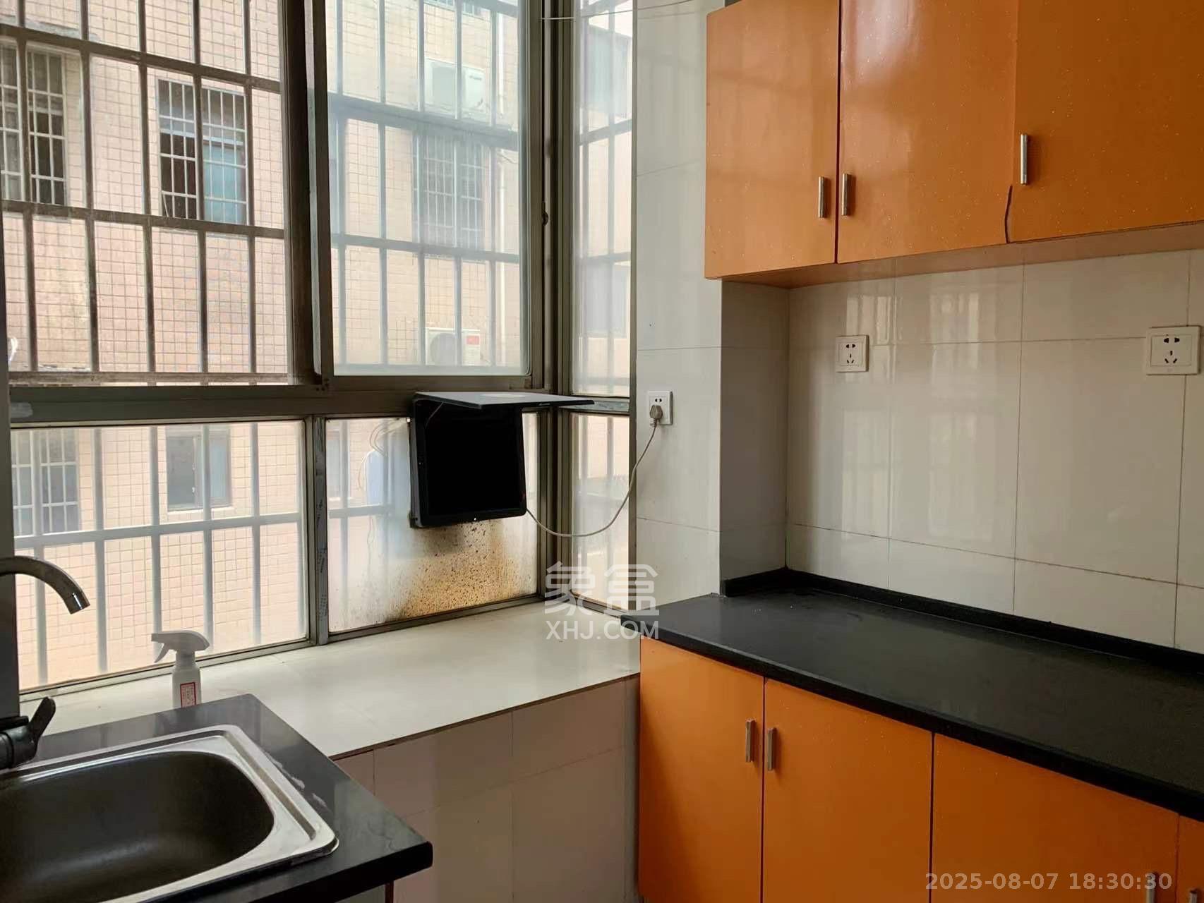 北冲尾  1室0厅0卫    1100.0元/月室内图