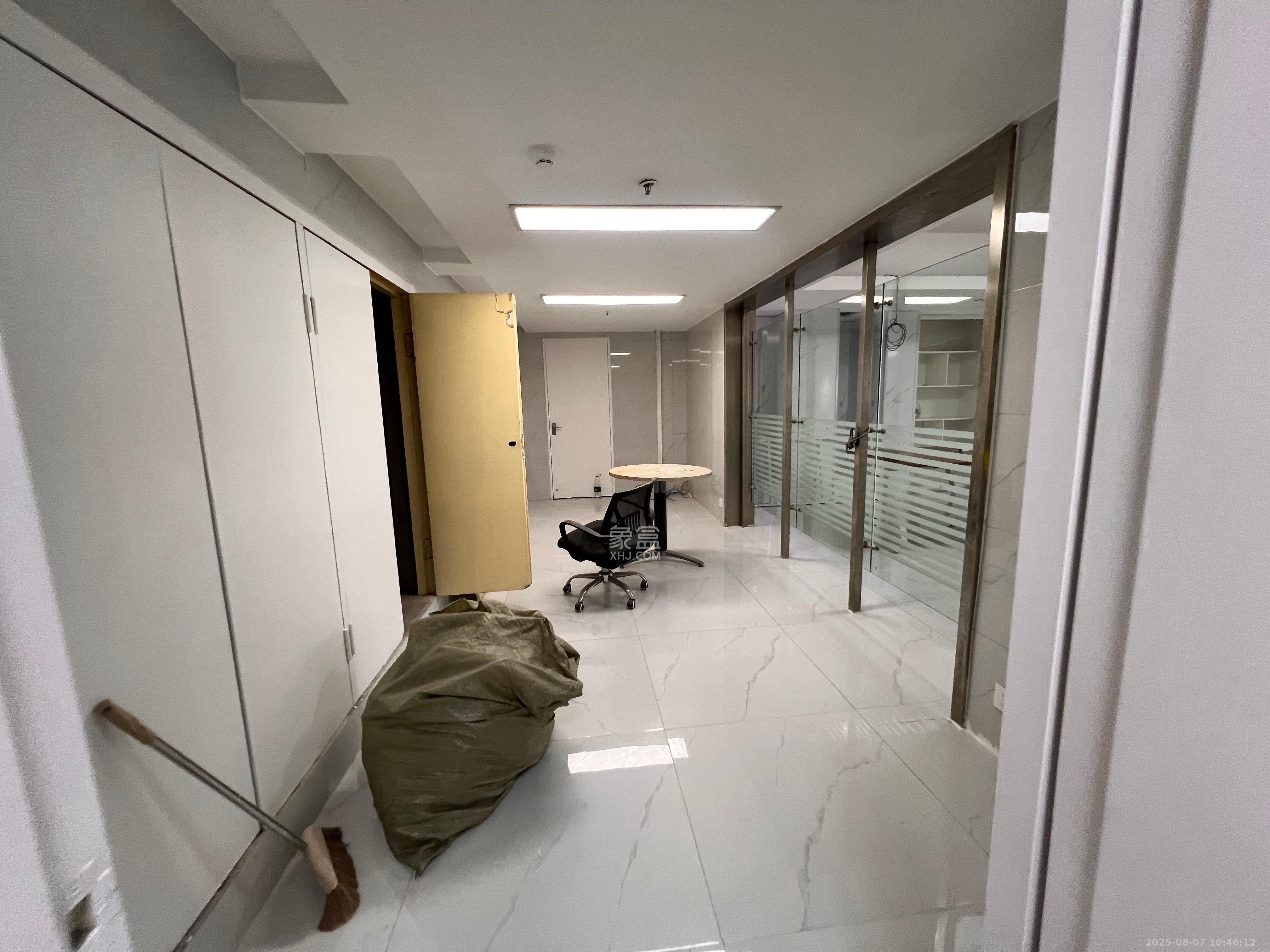 上河国际A座  5室1厅1卫    24000.0元/月室内图