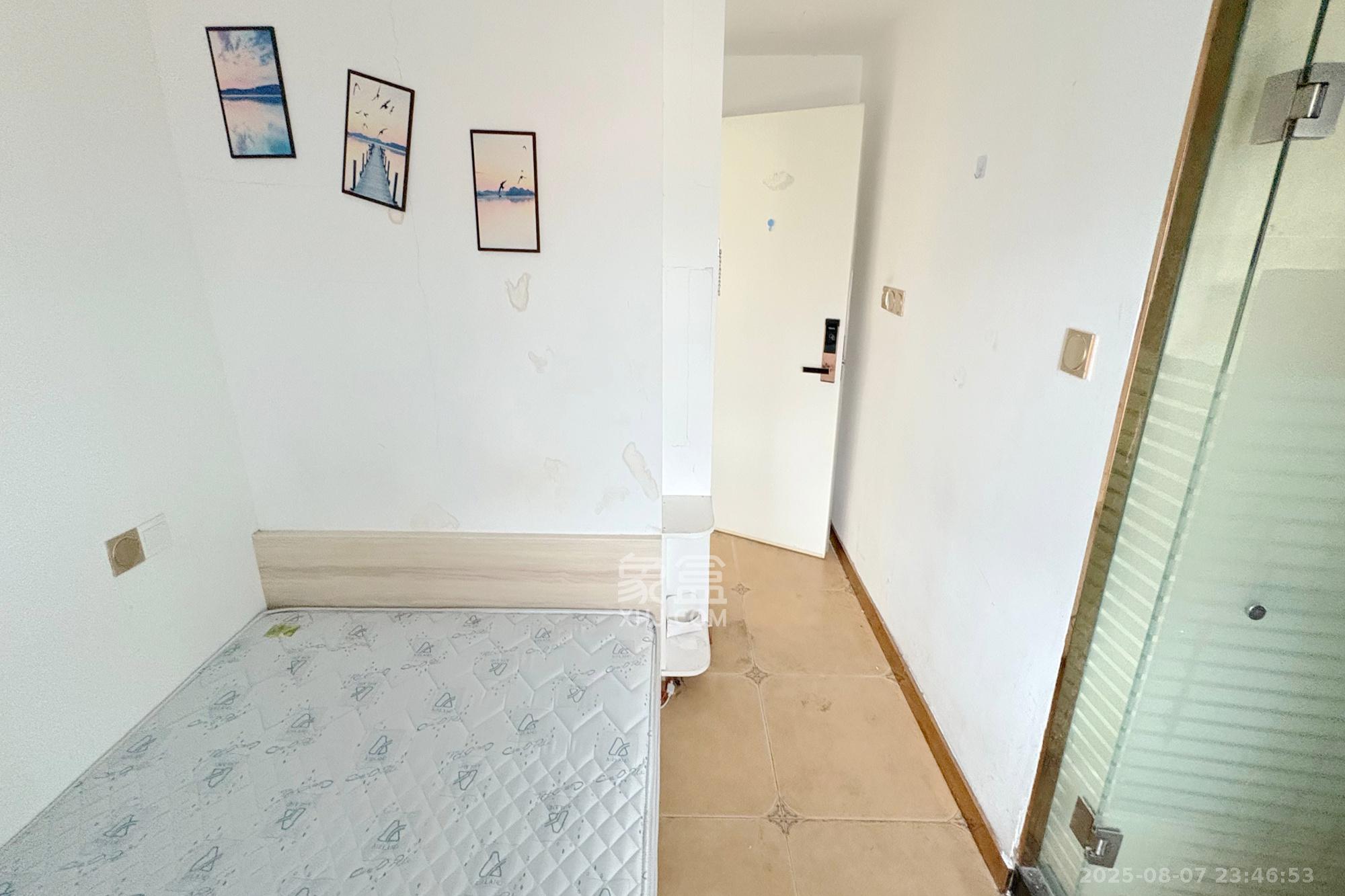 潮宗御苑 4室2厅2卫 280.0万 潮宗御苑 4室2厅2卫 280.0万卧室