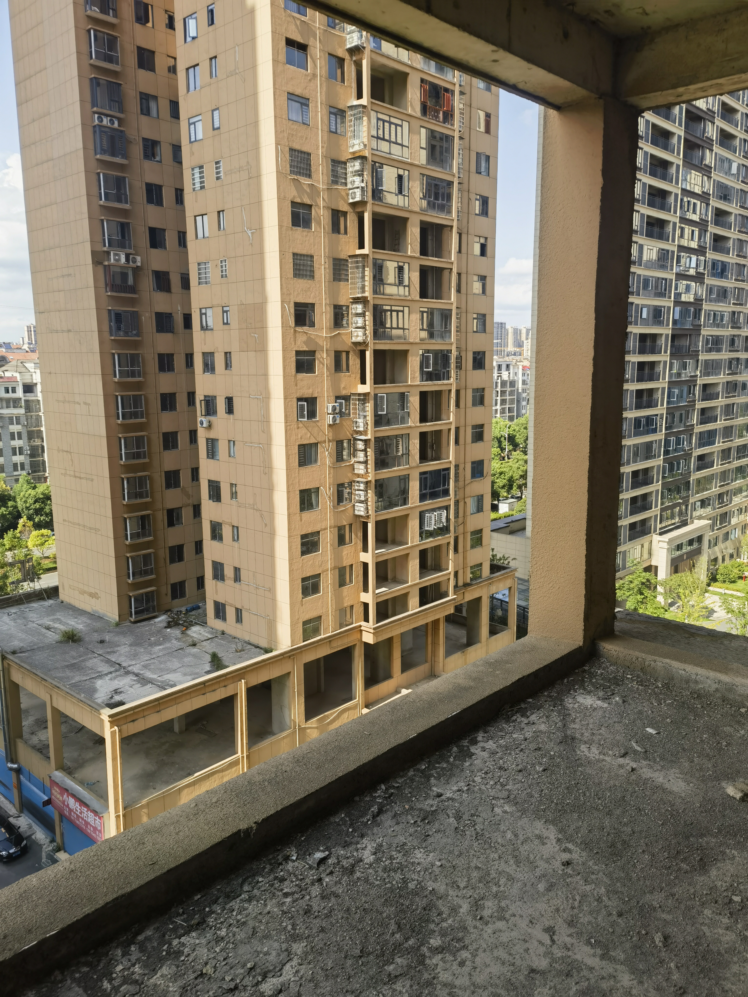 汇富帝景 4室2厅2卫 45.8万 汇富帝景 4室2厅2卫 45.8万客厅