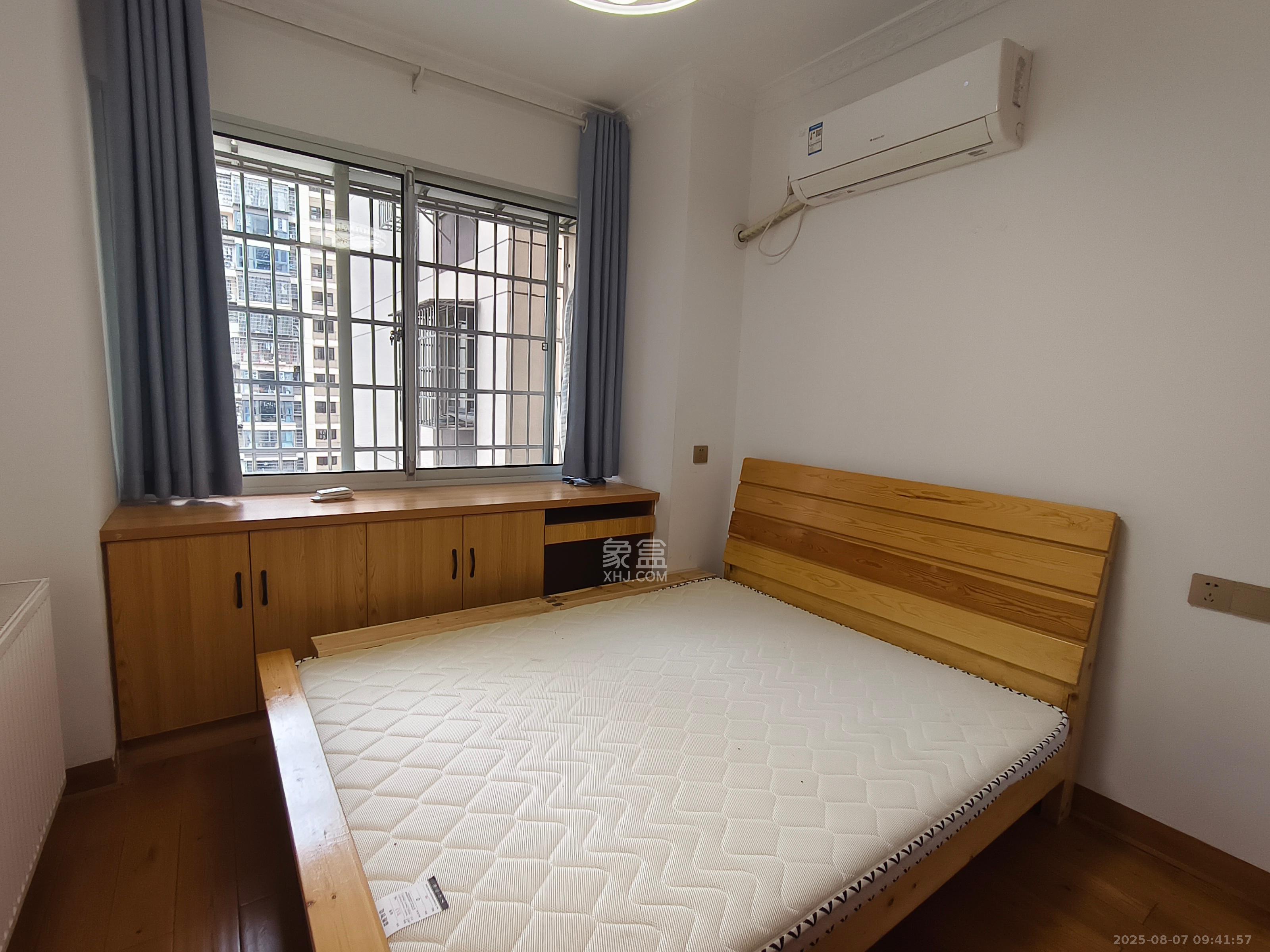 桥头家苑一期  3室2厅2卫   2000.00元/月室内图