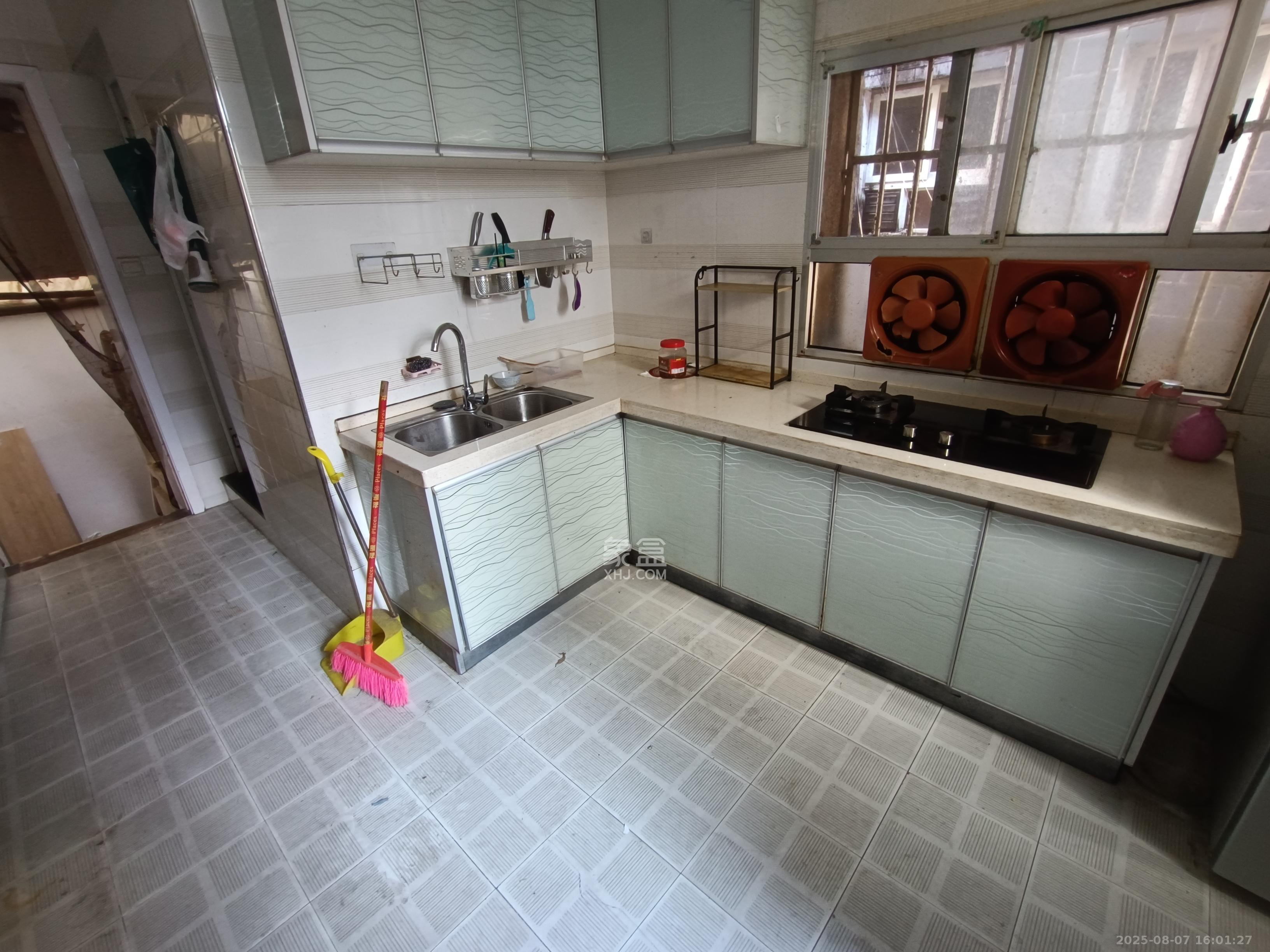 解放四村散盘 1室1厅1卫 1500.0元/月 解放四村散盘 1室1厅1卫 1500.0元/月室内图