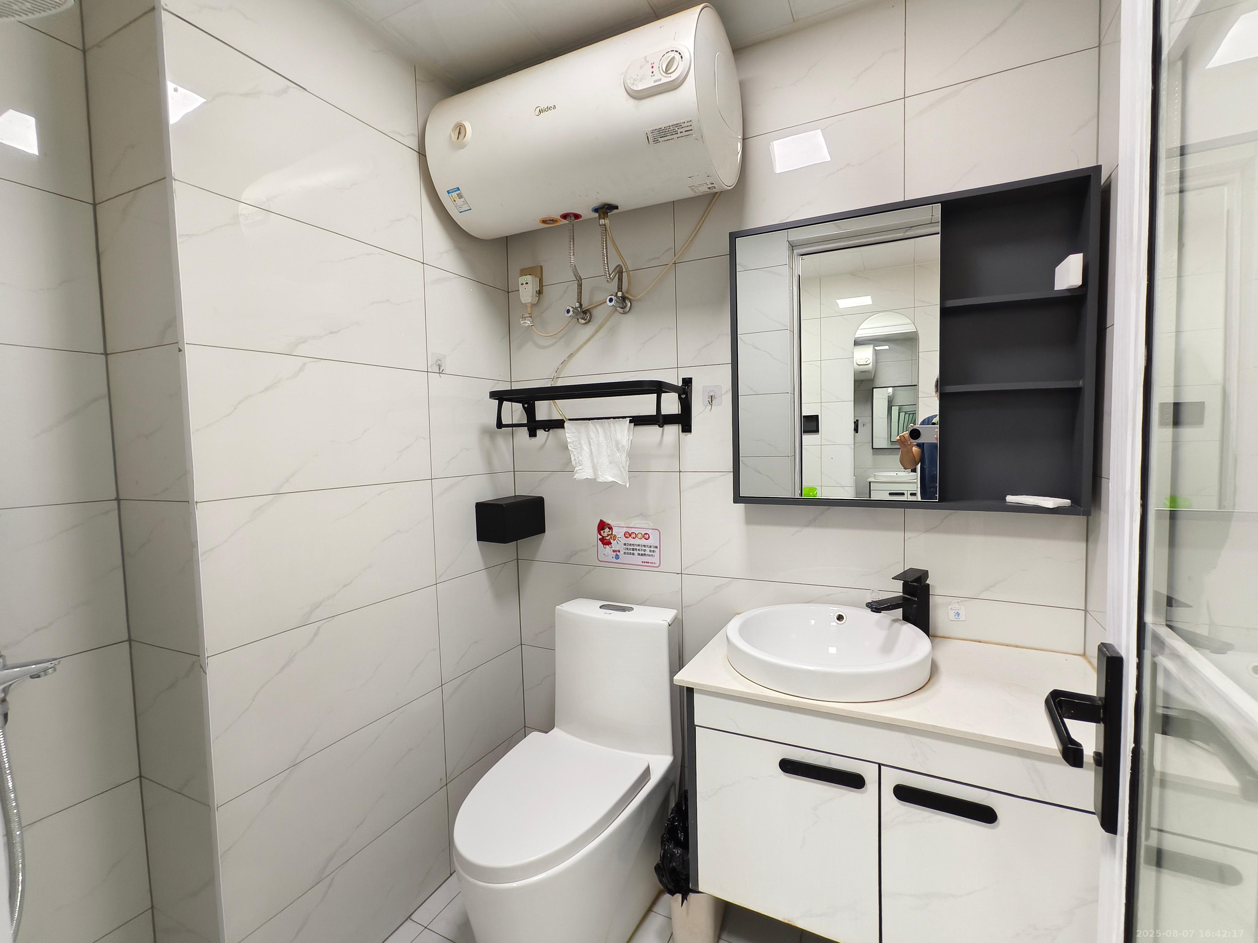 汇金财智天下 1室1厅1卫 1100.0元/月 汇金财智天下 1室1厅1卫 1100.0元/月室内图