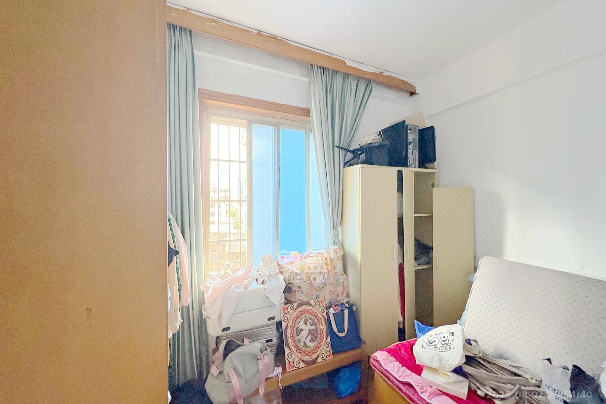 燕山街社区  3室2厅2卫    88.0万卧室