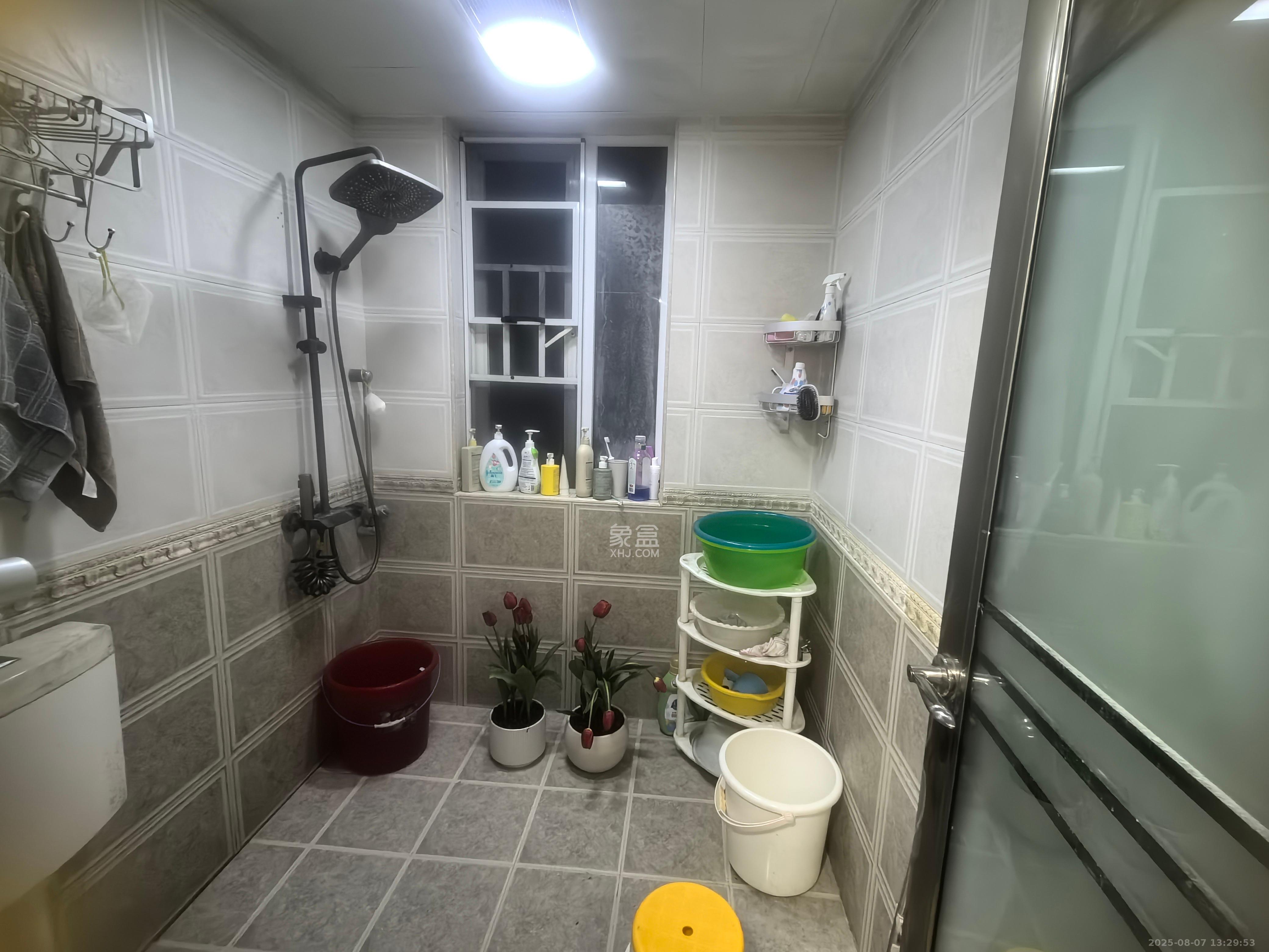 联美品格  3室2厅2卫    2500.0元/月室内图