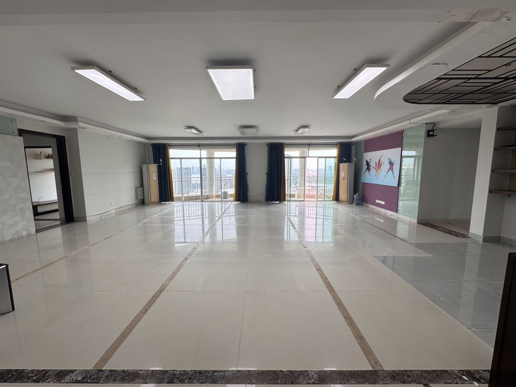 世贸雅苑 4室2厅1卫 8000.0元/月 世贸雅苑 4室2厅1卫 8000.0元/月户型图