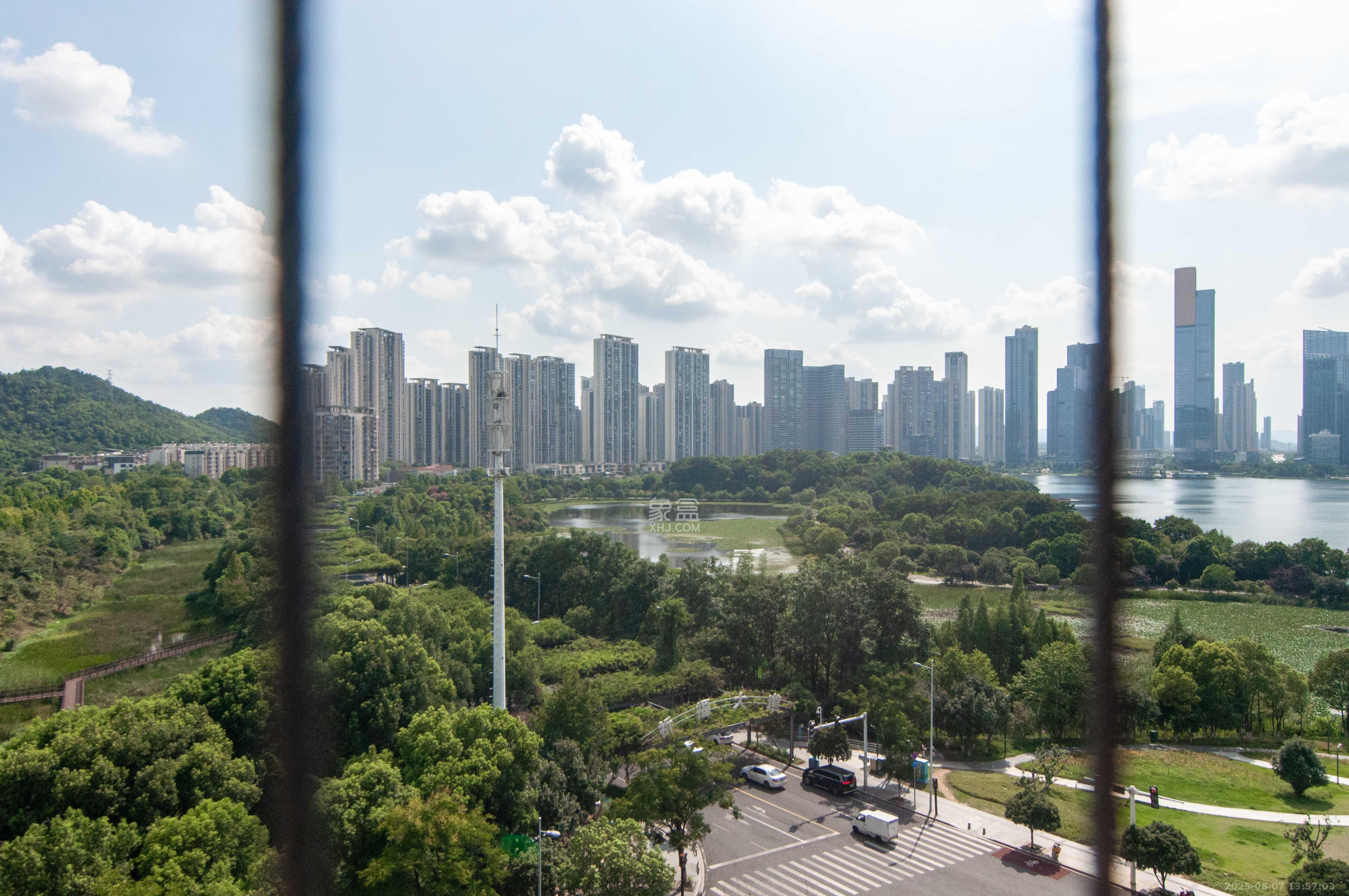 中海梅溪湖壹号  3室2厅1卫    135.0万其他