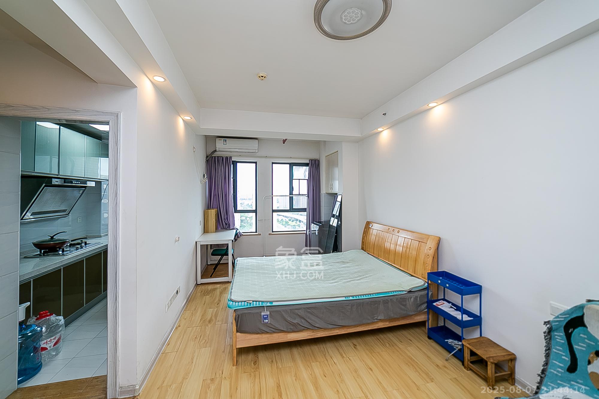 天鸿天府(天鸿中央大院)  1室1厅1卫    35.0万 天鸿天府(天鸿中央大院)  1室1厅1卫    35.0万卧室