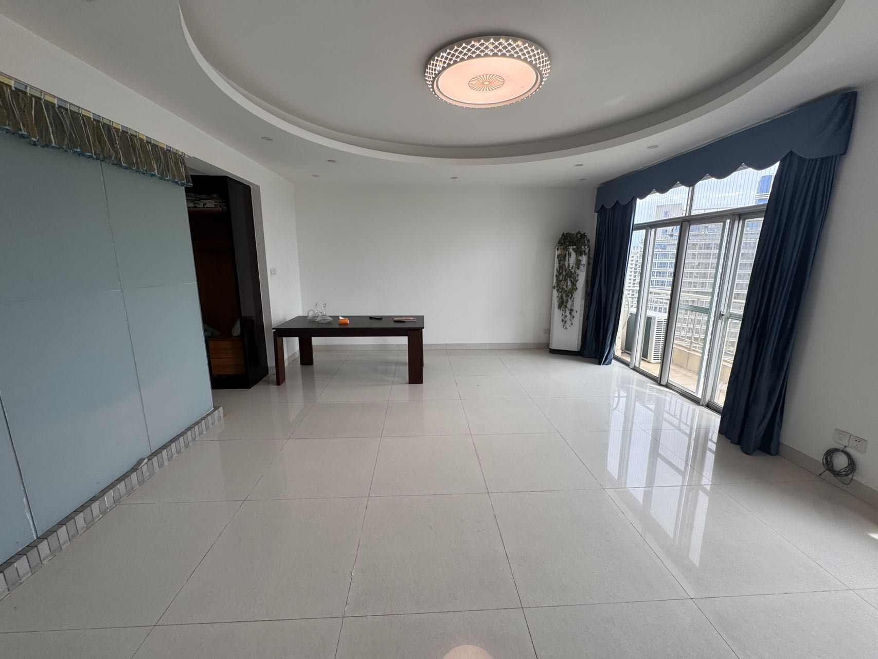 世贸雅苑 4室2厅1卫 8000.0元/月 世贸雅苑 4室2厅1卫 8000.0元/月室内图