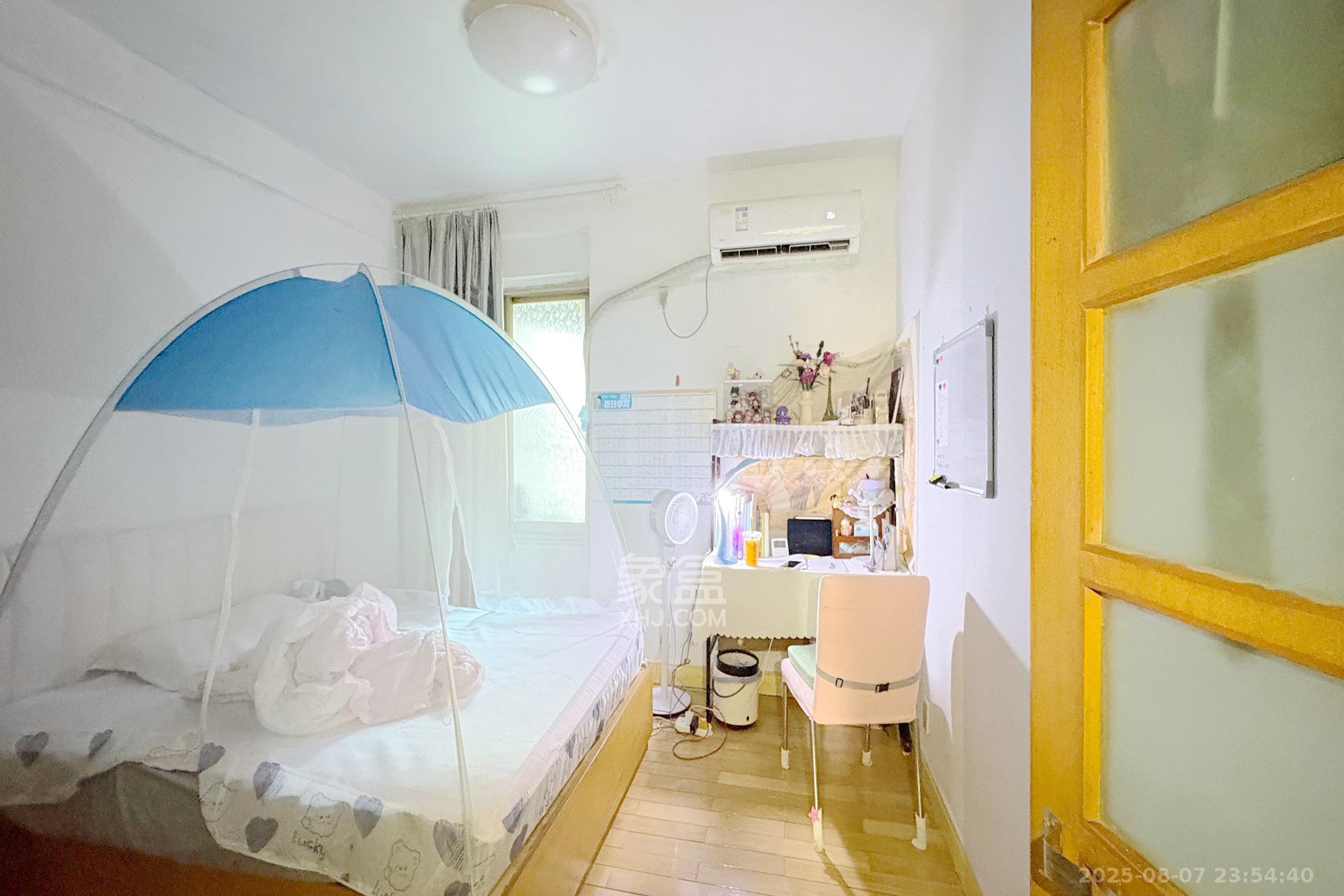 燕山街社区  3室2厅2卫    88.0万卧室