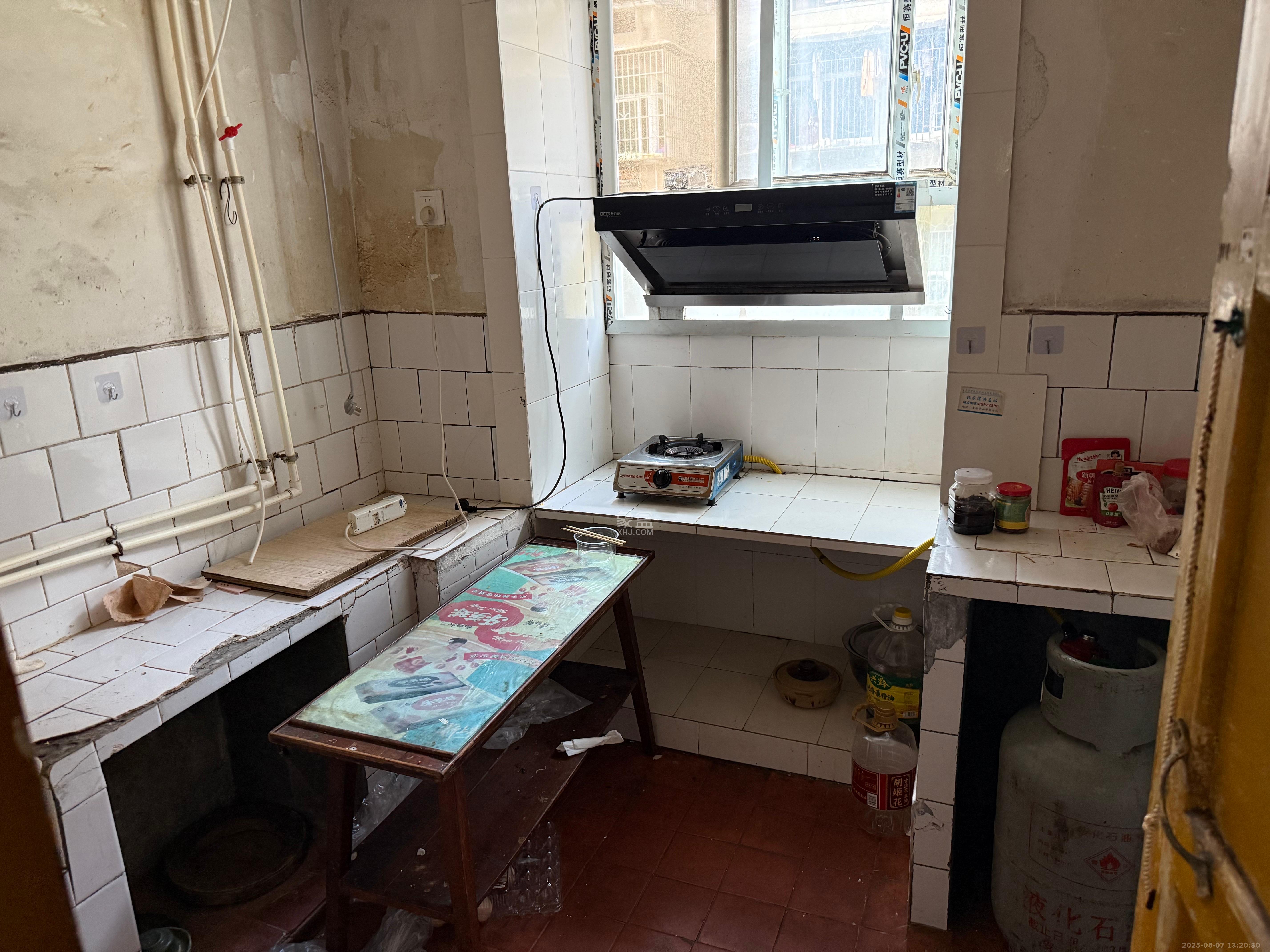 老鸦冲社区  1室1厅1卫   1300.00元/月室内图