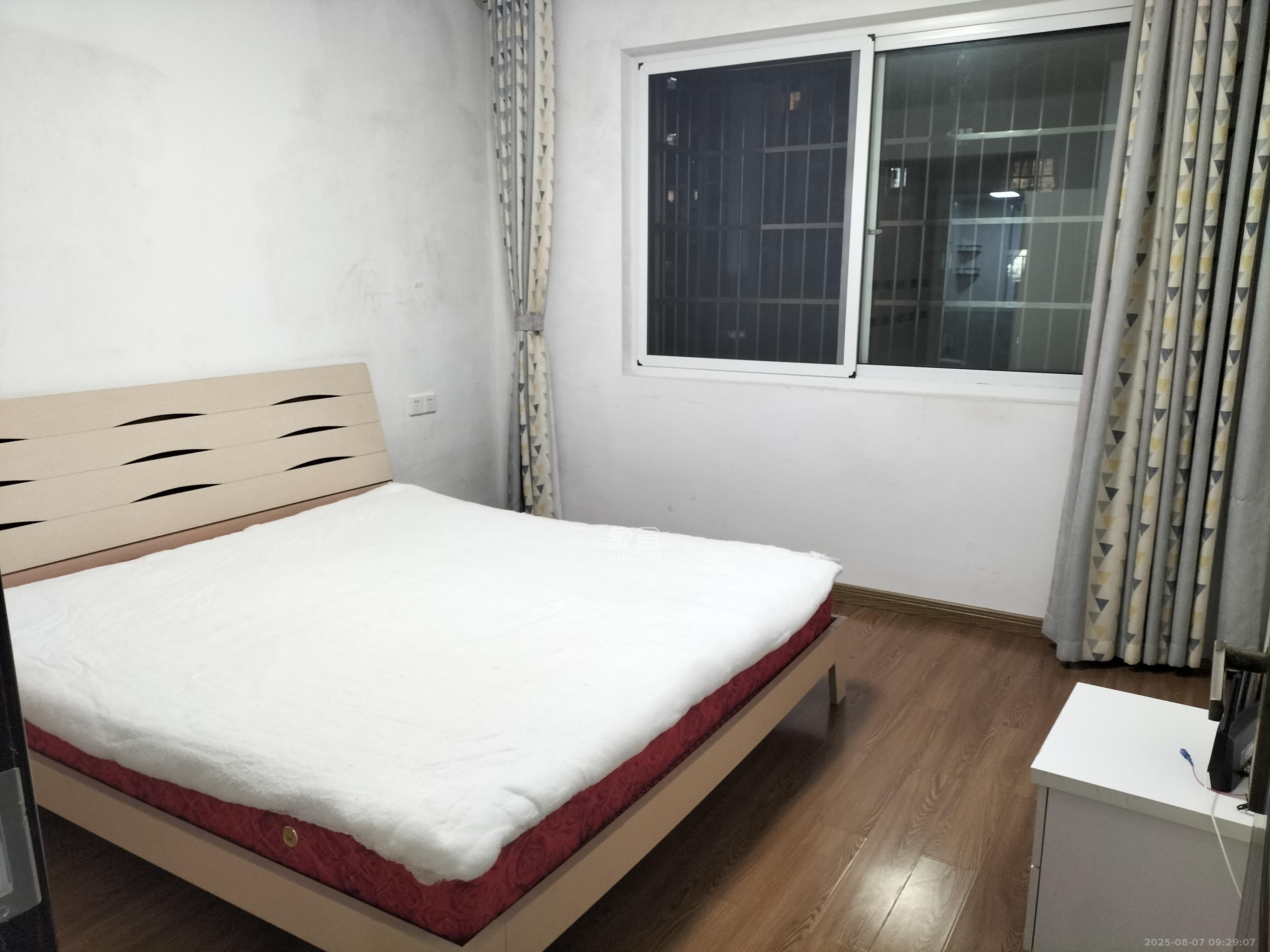 桥头家苑一期 3室2厅2卫 2000.0元/月 桥头家苑一期 3室2厅2卫 2000.0元/月室内图