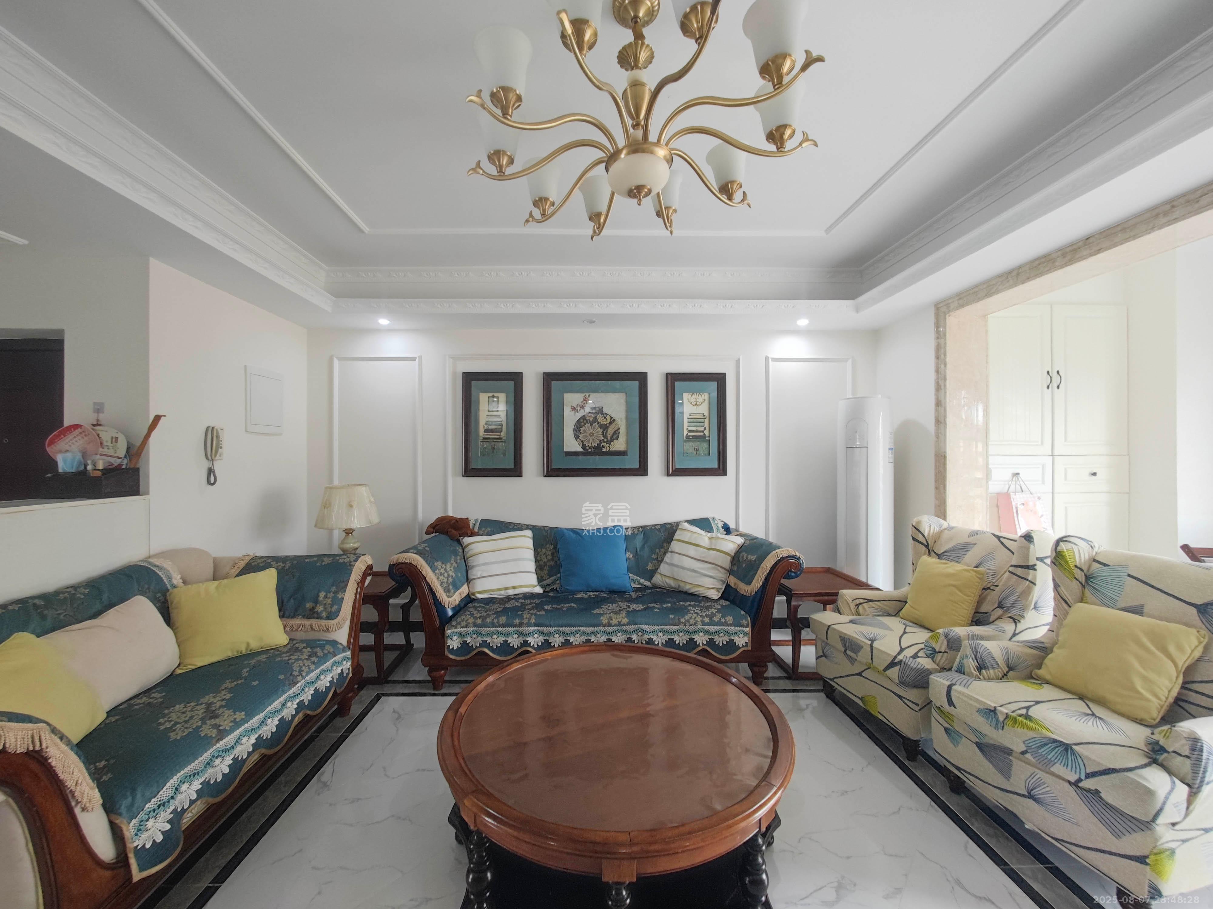 中天瑞景  5室2厅2卫    198.0万 中天瑞景  5室2厅2卫    198.0万客厅