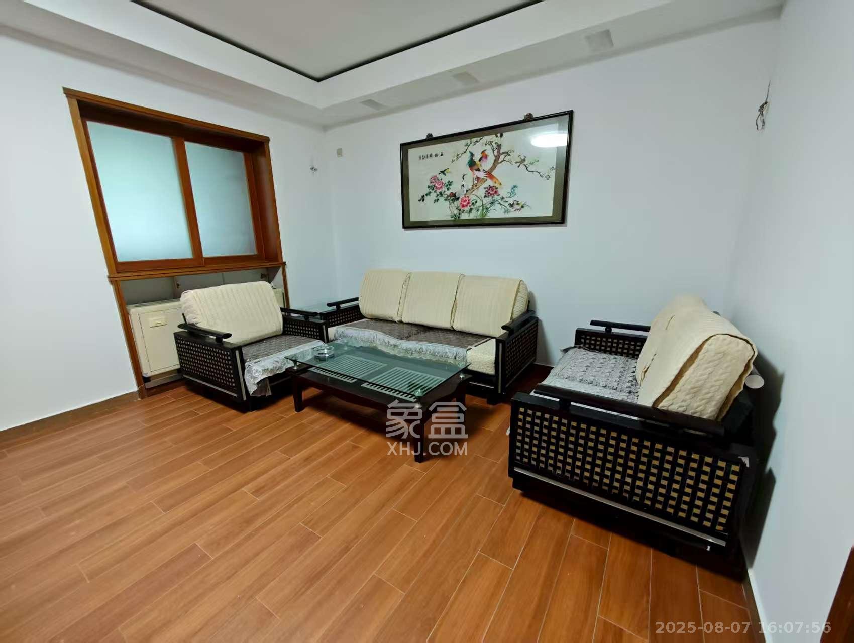 锦苑小区  3室2厅1卫    2200.0元/月 锦苑小区  3室2厅1卫    2200.0元/月室内图