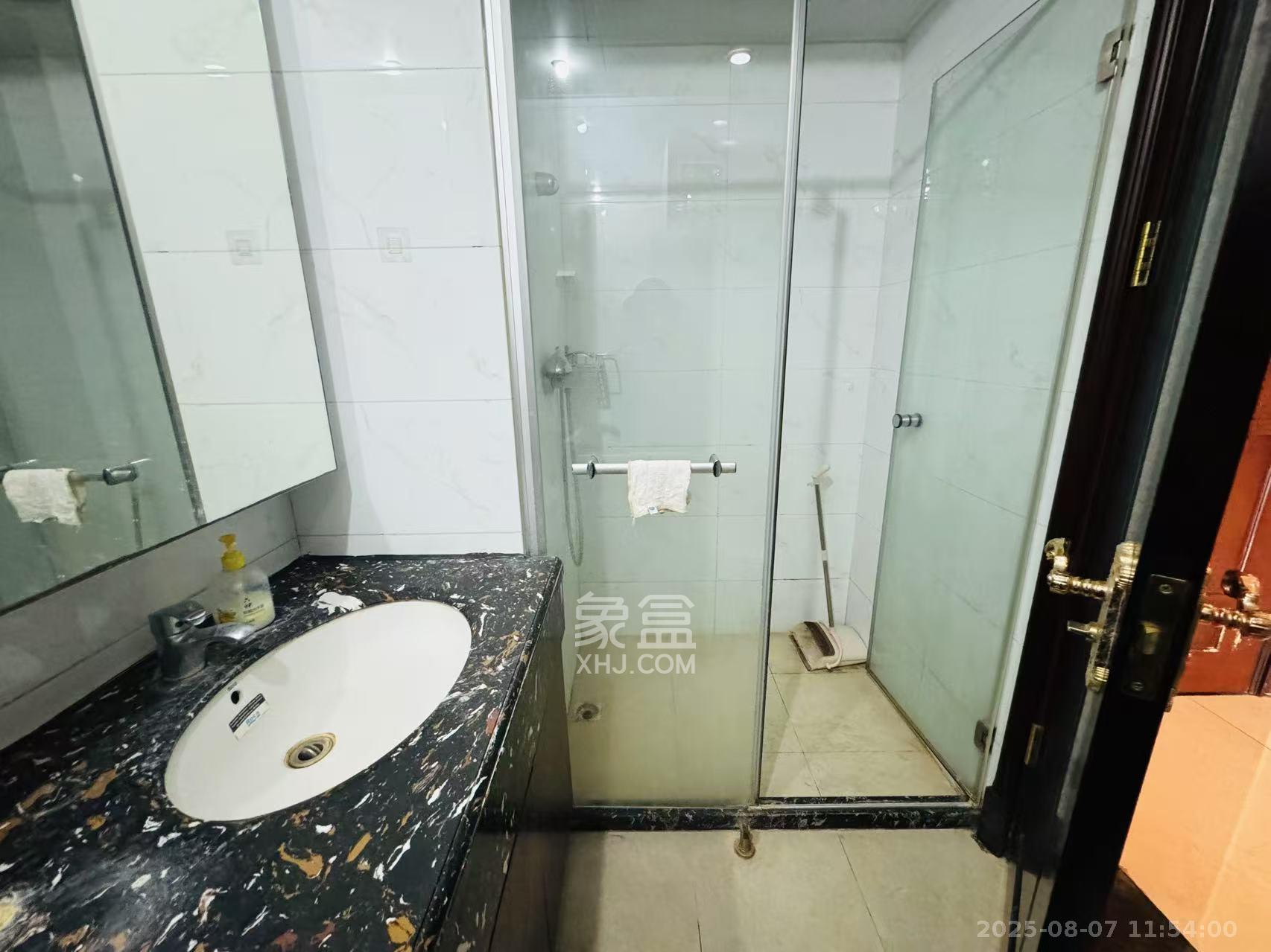 恒大御景湾 1室1厅1卫 1800.0元/月 恒大御景湾 1室1厅1卫 1800.0元/月室内图