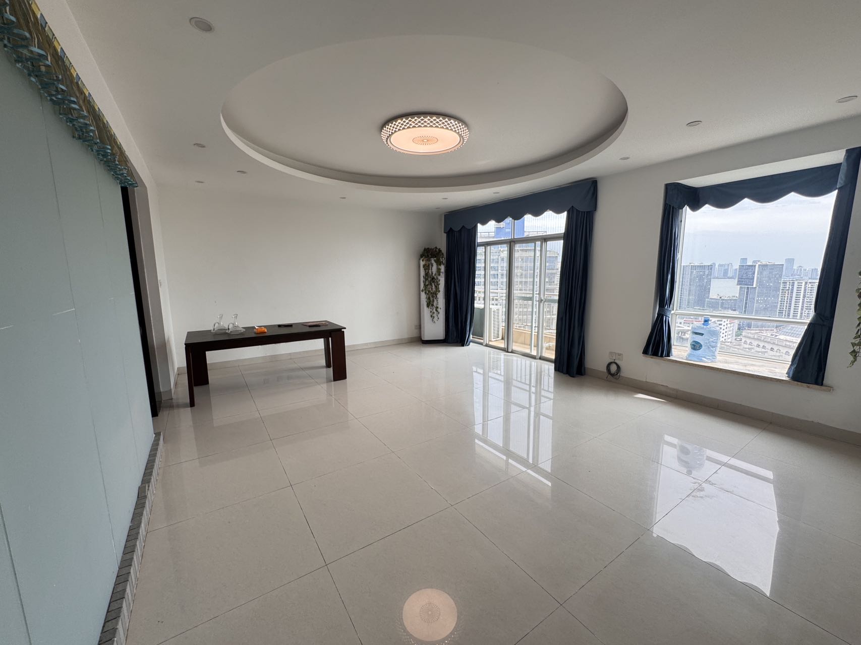 世贸雅苑 4室2厅1卫 8000.0元/月 世贸雅苑 4室2厅1卫 8000.0元/月室内图