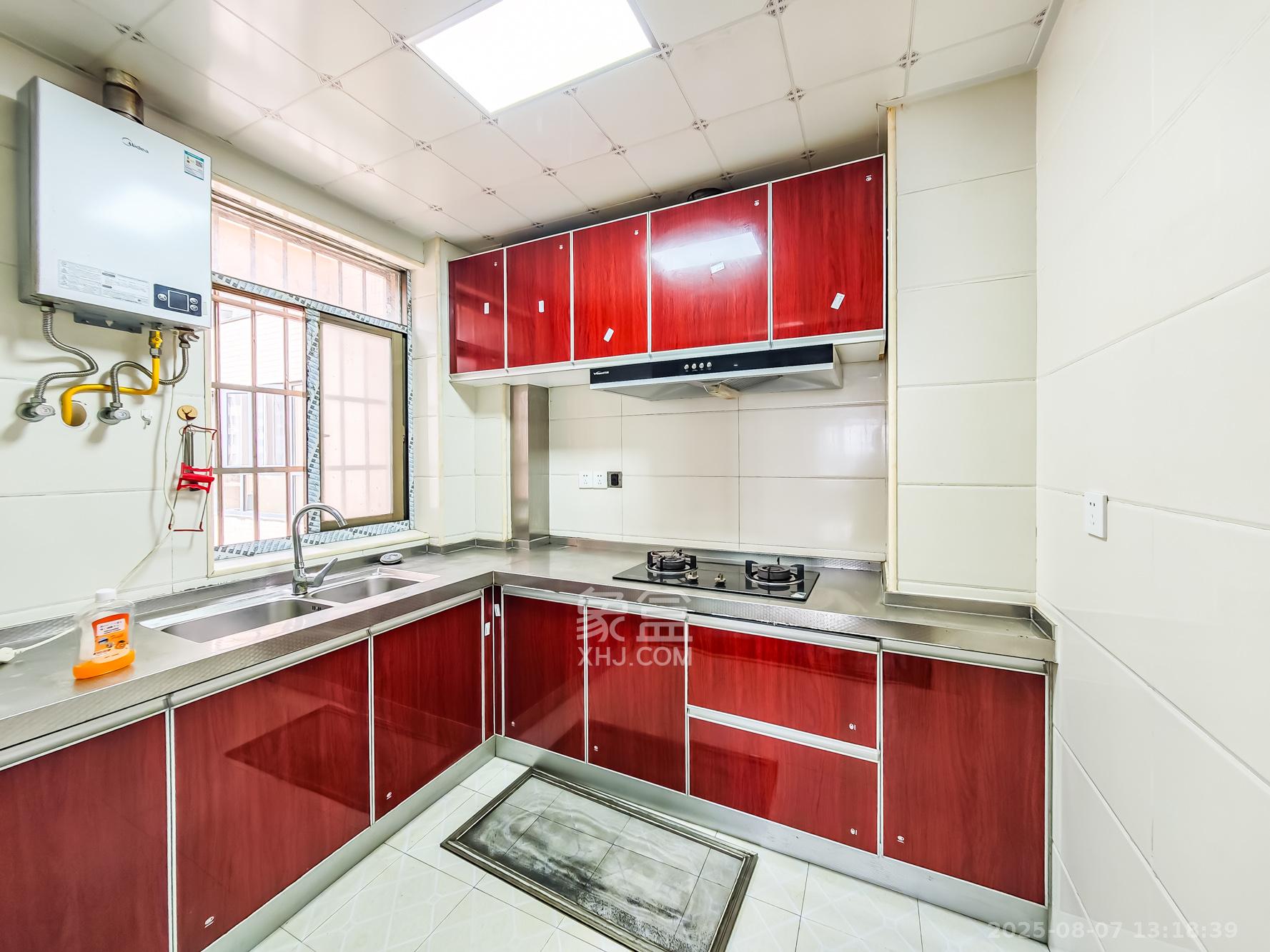 钱隆世家  4室2厅2卫    118.0万厨房