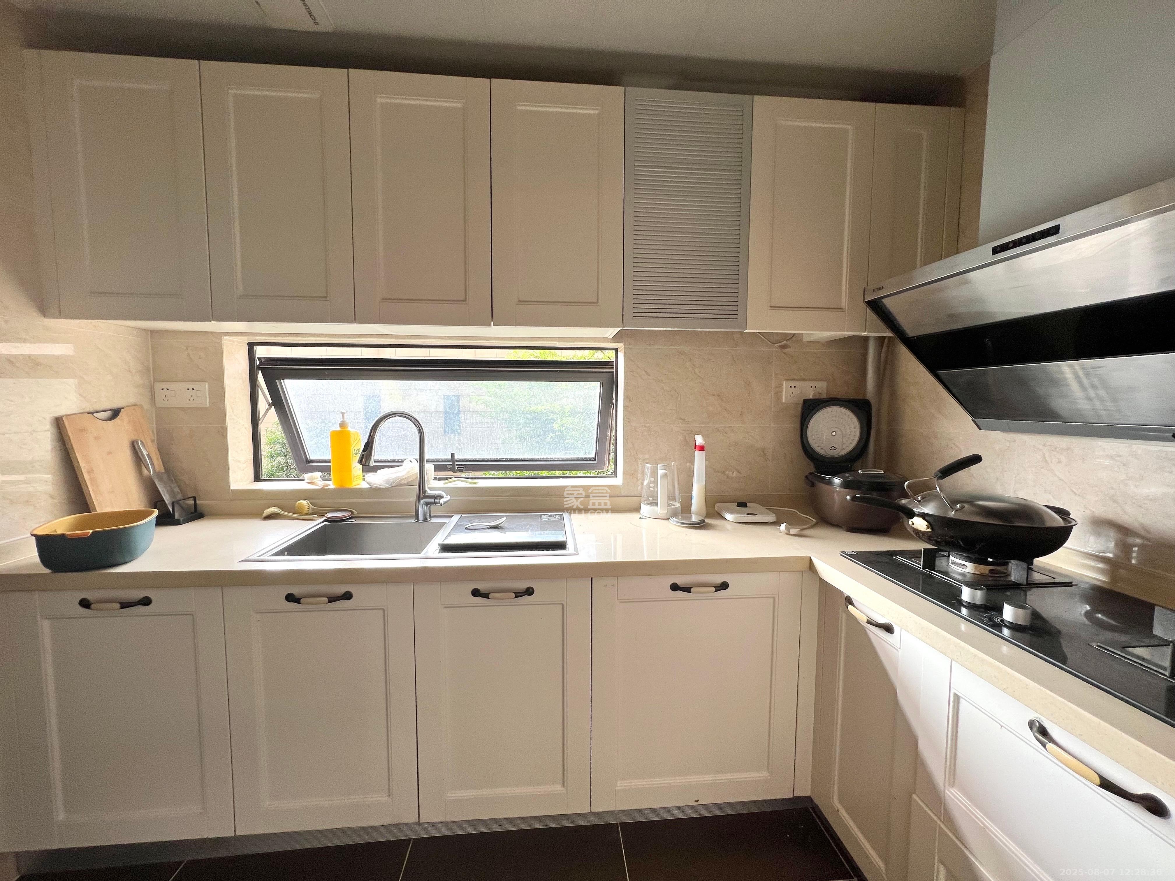 万科里金域国际  4室2厅2卫    4000.0元/月室内图