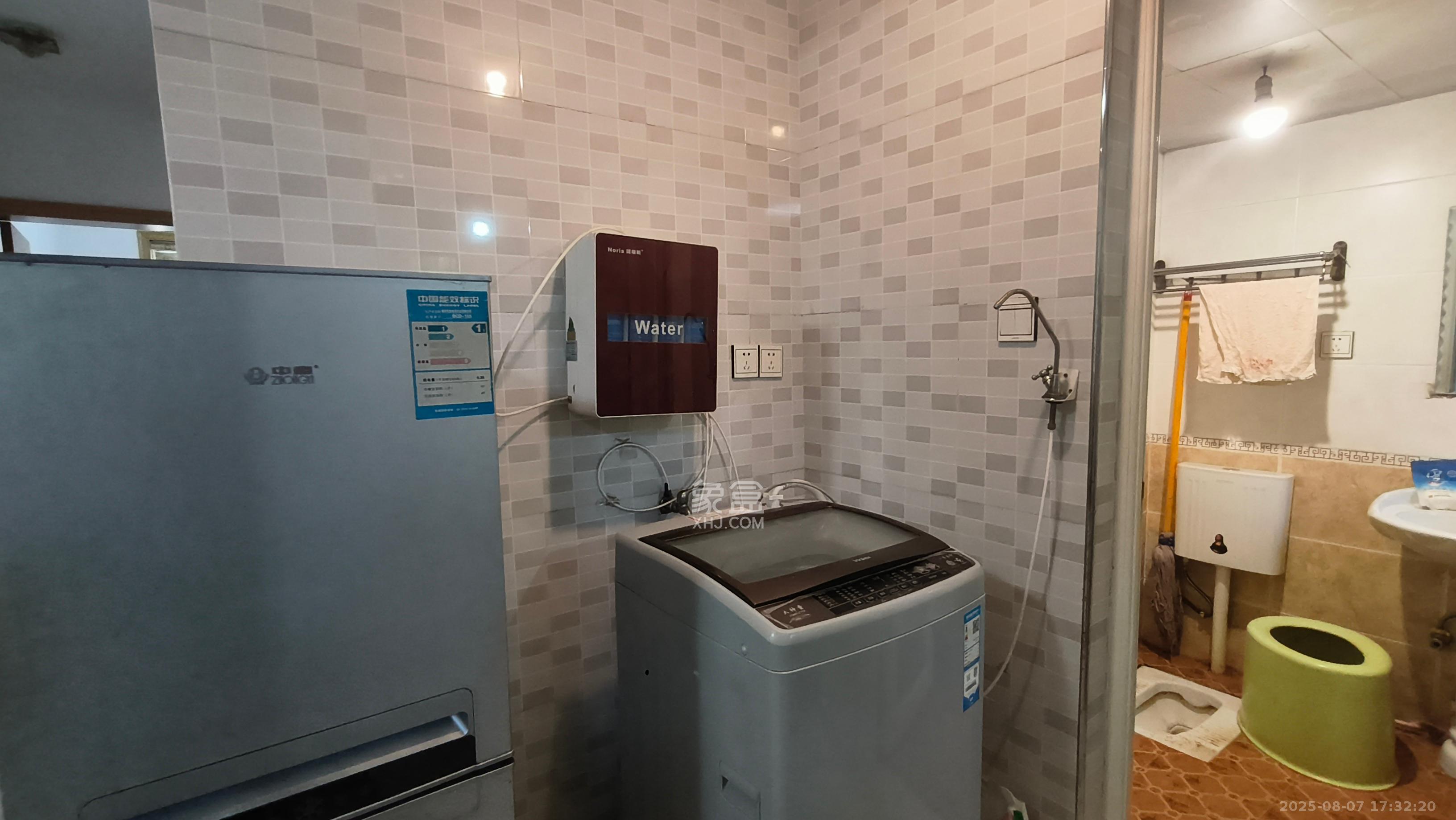 东岸锦城(东方人家)  3室2厅1卫    1600.0元/月 东岸锦城(东方人家)  3室2厅1卫    1600.0元/月室内图