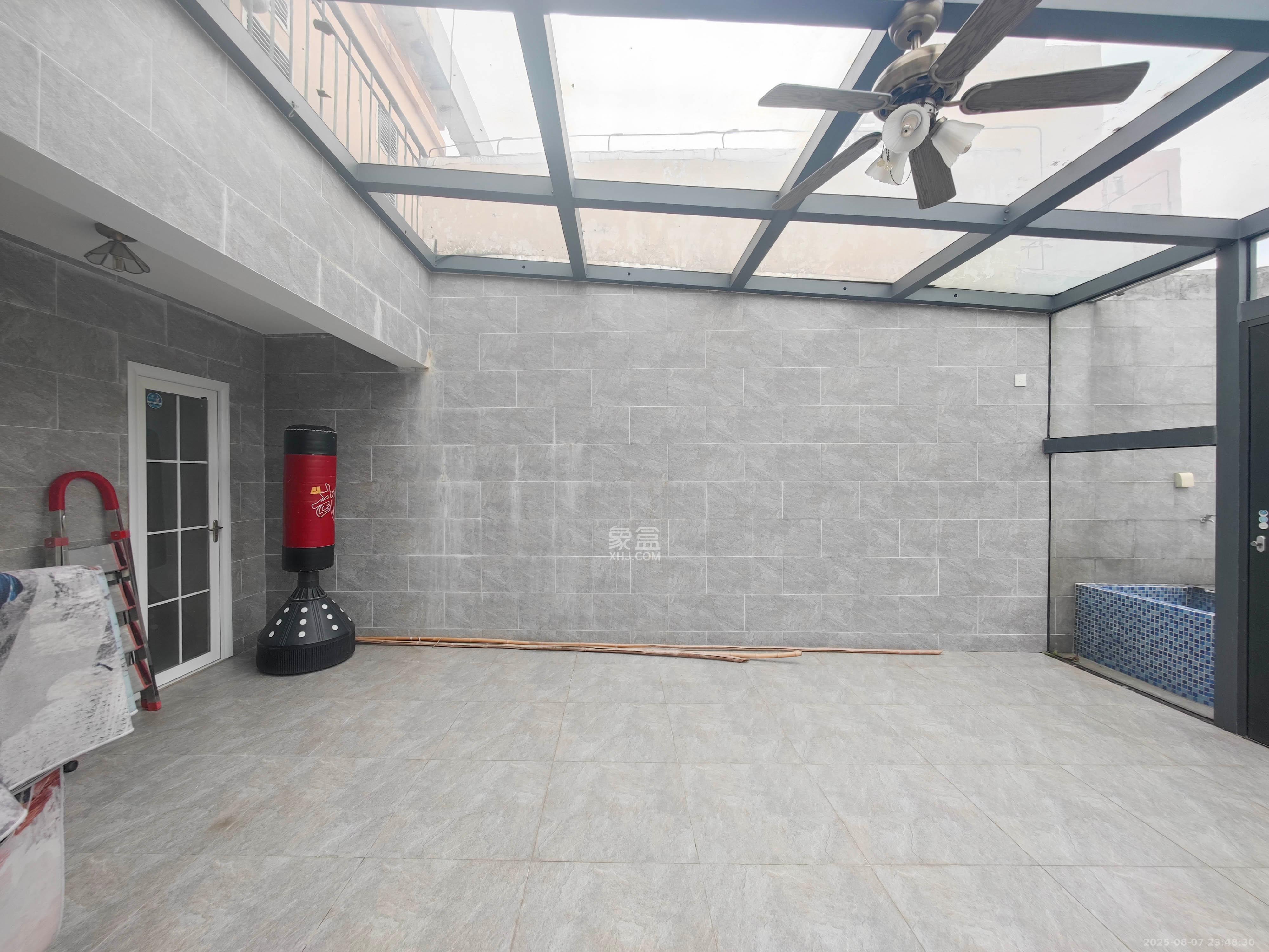 中天瑞景  5室2厅2卫    198.0万 中天瑞景  5室2厅2卫    198.0万阳台