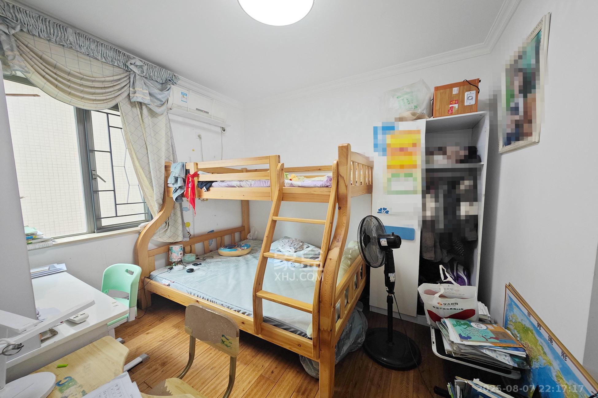 新城新世界一二三期 2室1厅1卫 79.8万 新城新世界一二三期 2室1厅1卫 79.8万卧室