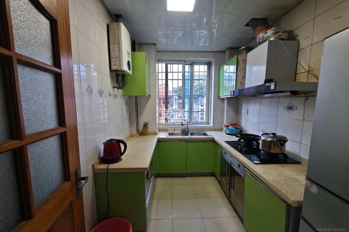 森宇佳园 3室2厅2卫 2500.0元/月 森宇佳园 3室2厅2卫 2500.0元/月室内图