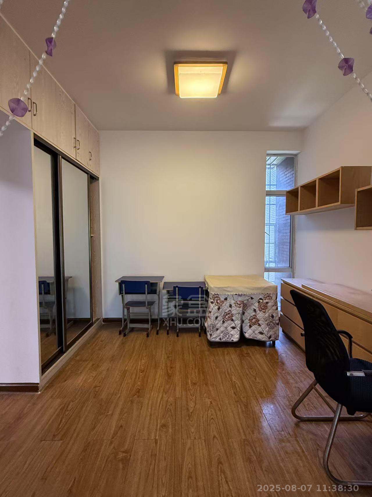 安泰小区 1室0厅0卫 1300.0元/月 安泰小区 1室0厅0卫 1300.0元/月室内图