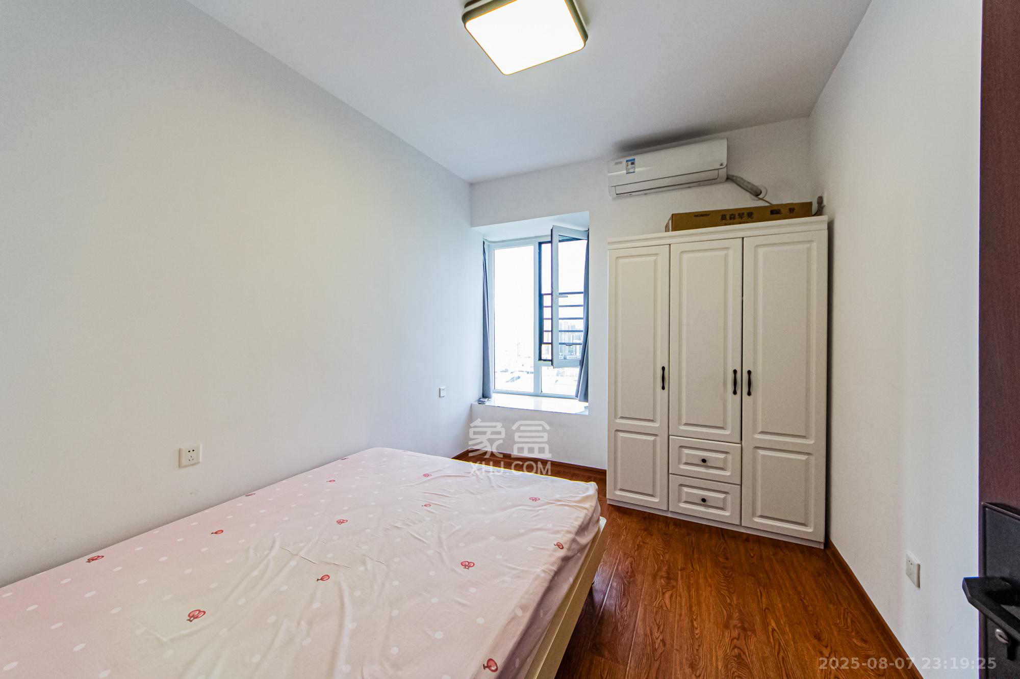 北辰三角洲C2区  3室2厅2卫    165.0万卧室