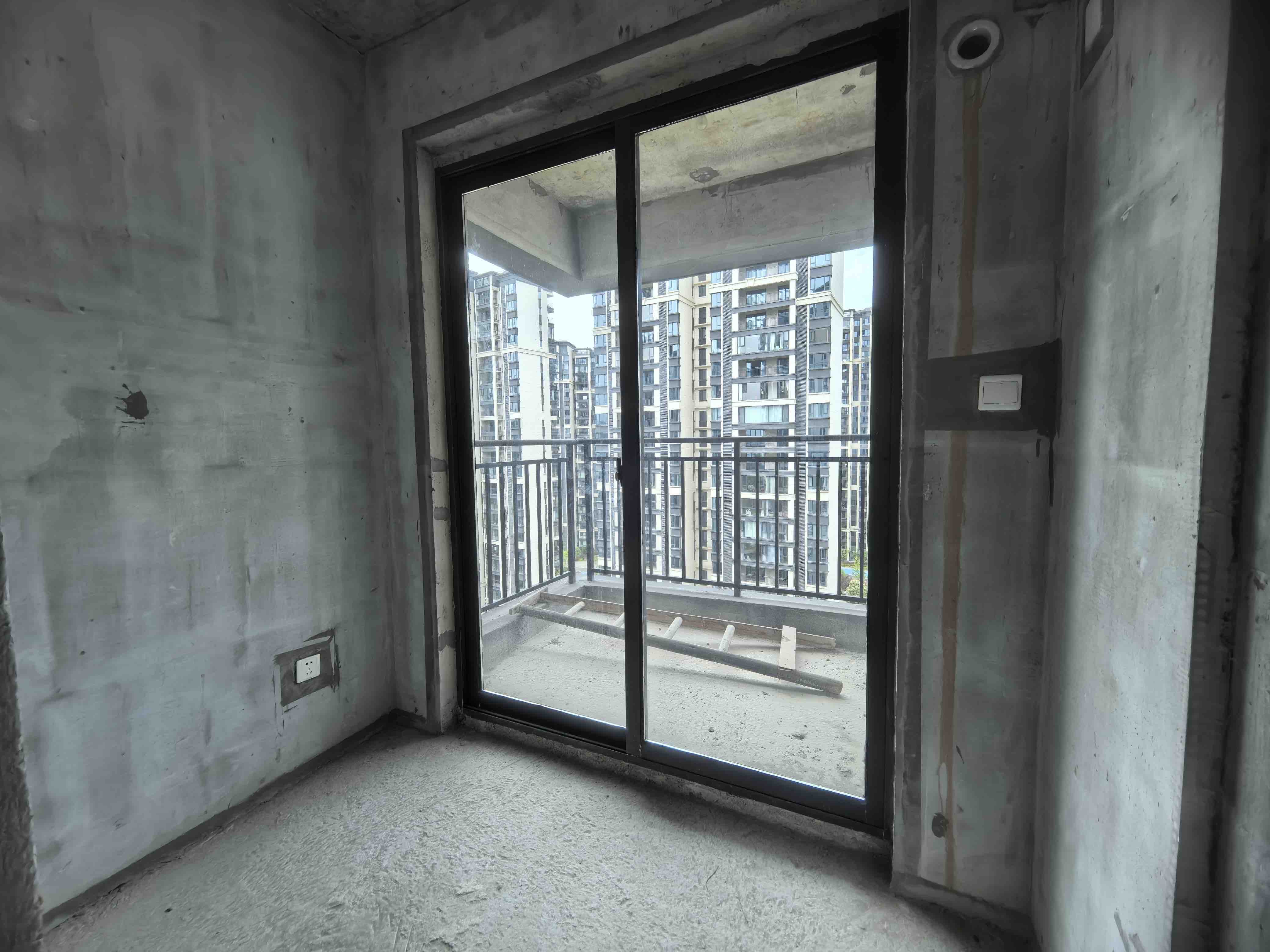 中建凤栖台  4室2厅2卫   55.80万客厅