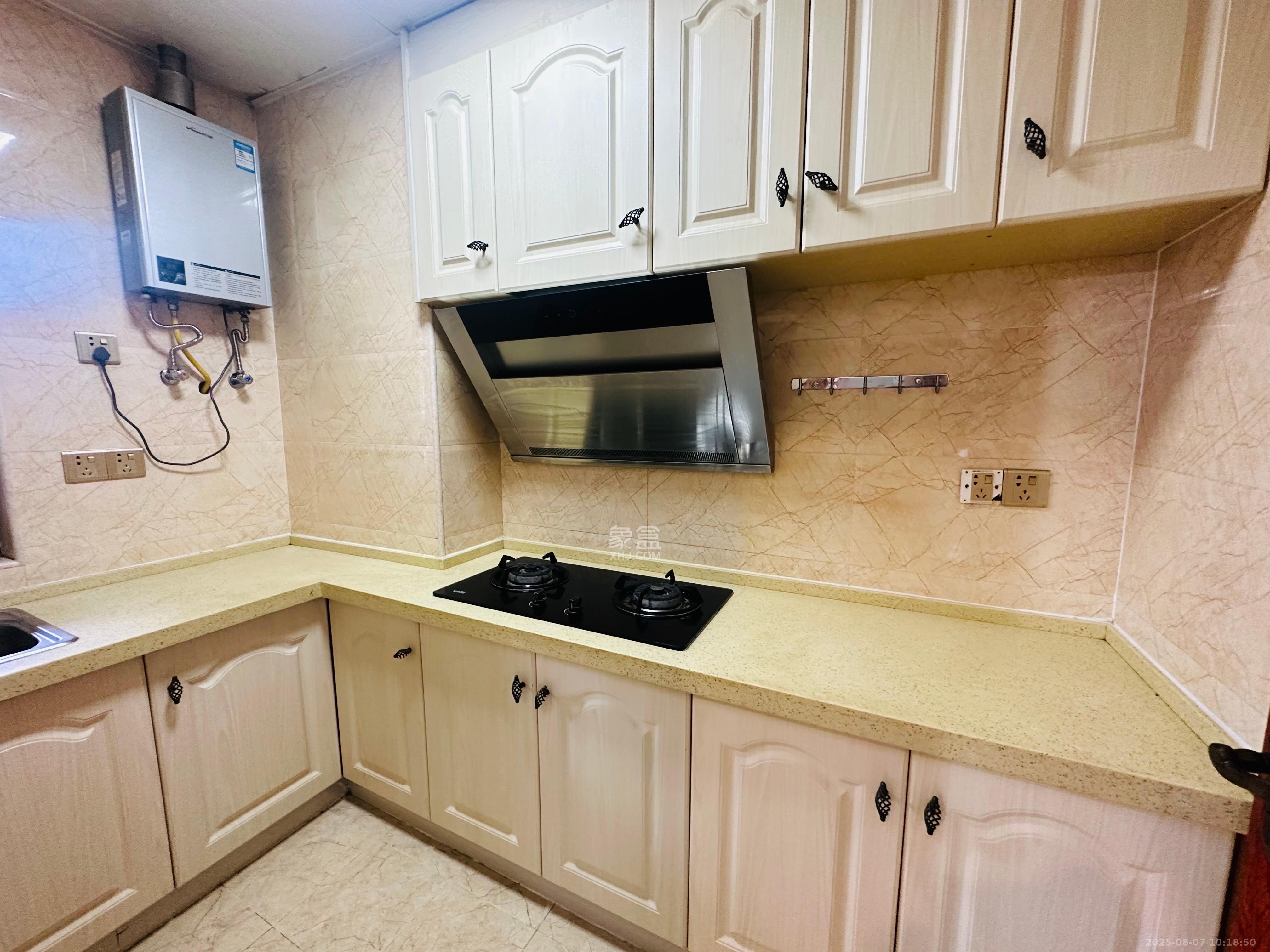 泊爱蓝湾  1室1厅1卫    2200.0元/月室内图