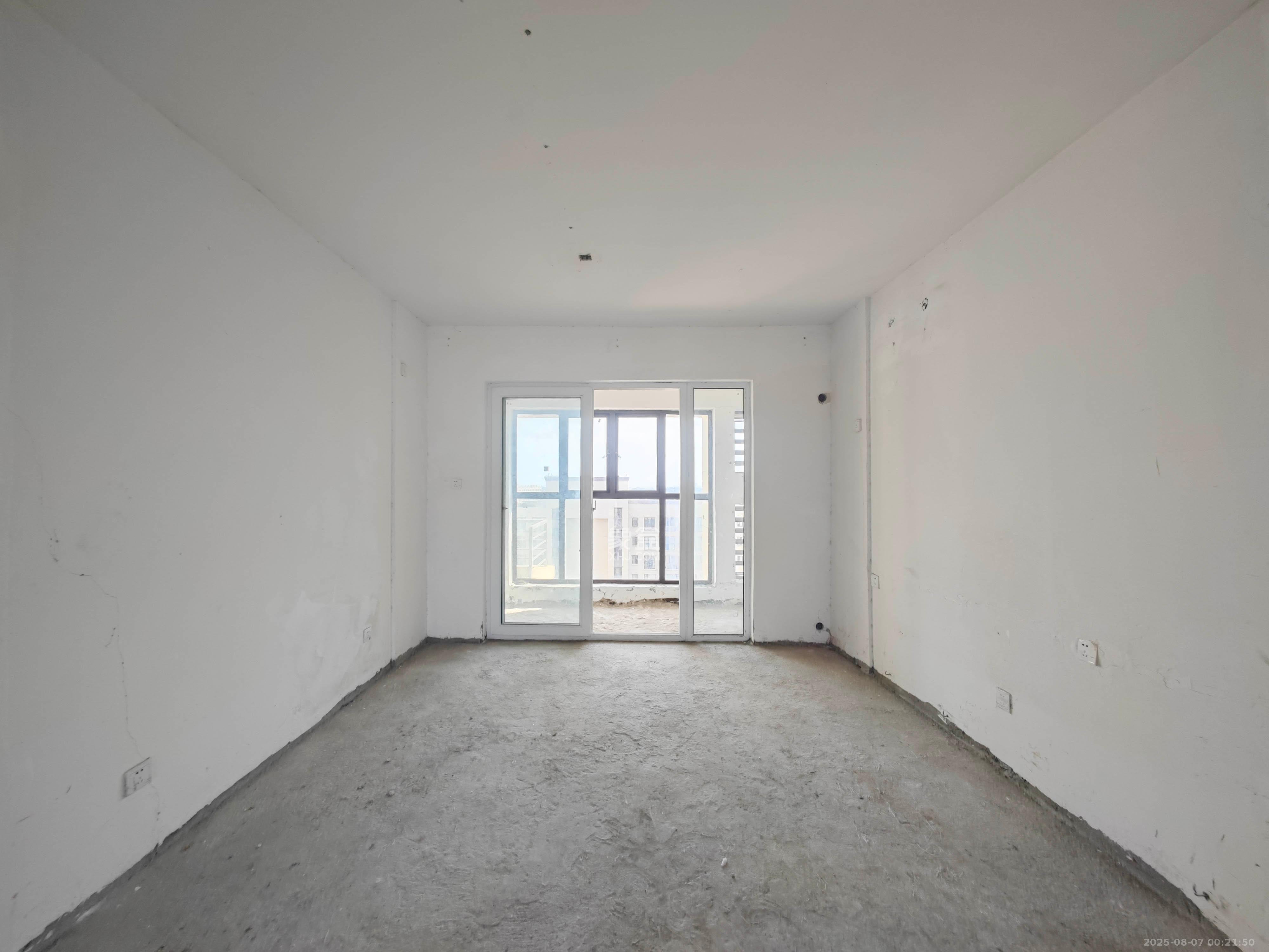 绿地新都会  3室2厅1卫    61.0万 绿地新都会  3室2厅1卫    61.0万客厅