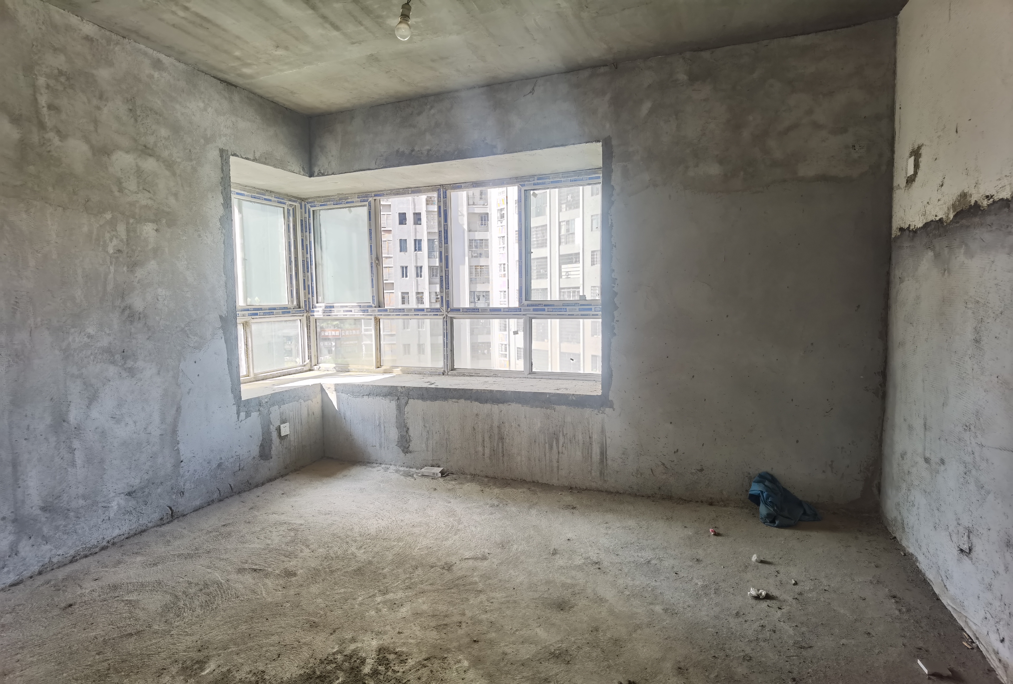 城典丽园 3室2厅2卫 47.8万 城典丽园 3室2厅2卫 47.8万客厅