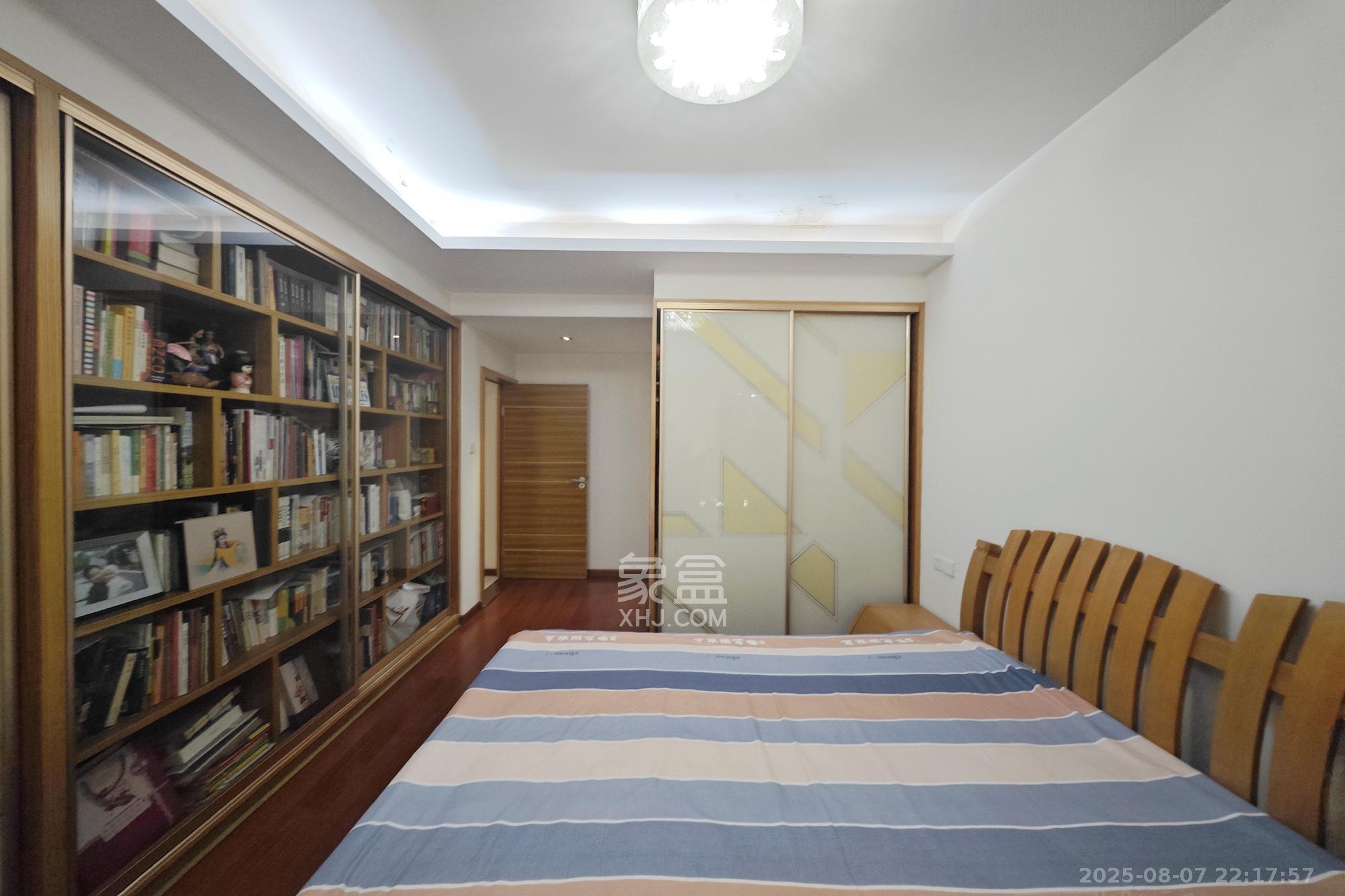 新城新世界一二三期  1室2厅2卫    98.0万 新城新世界一二三期  1室2厅2卫    98.0万卧室