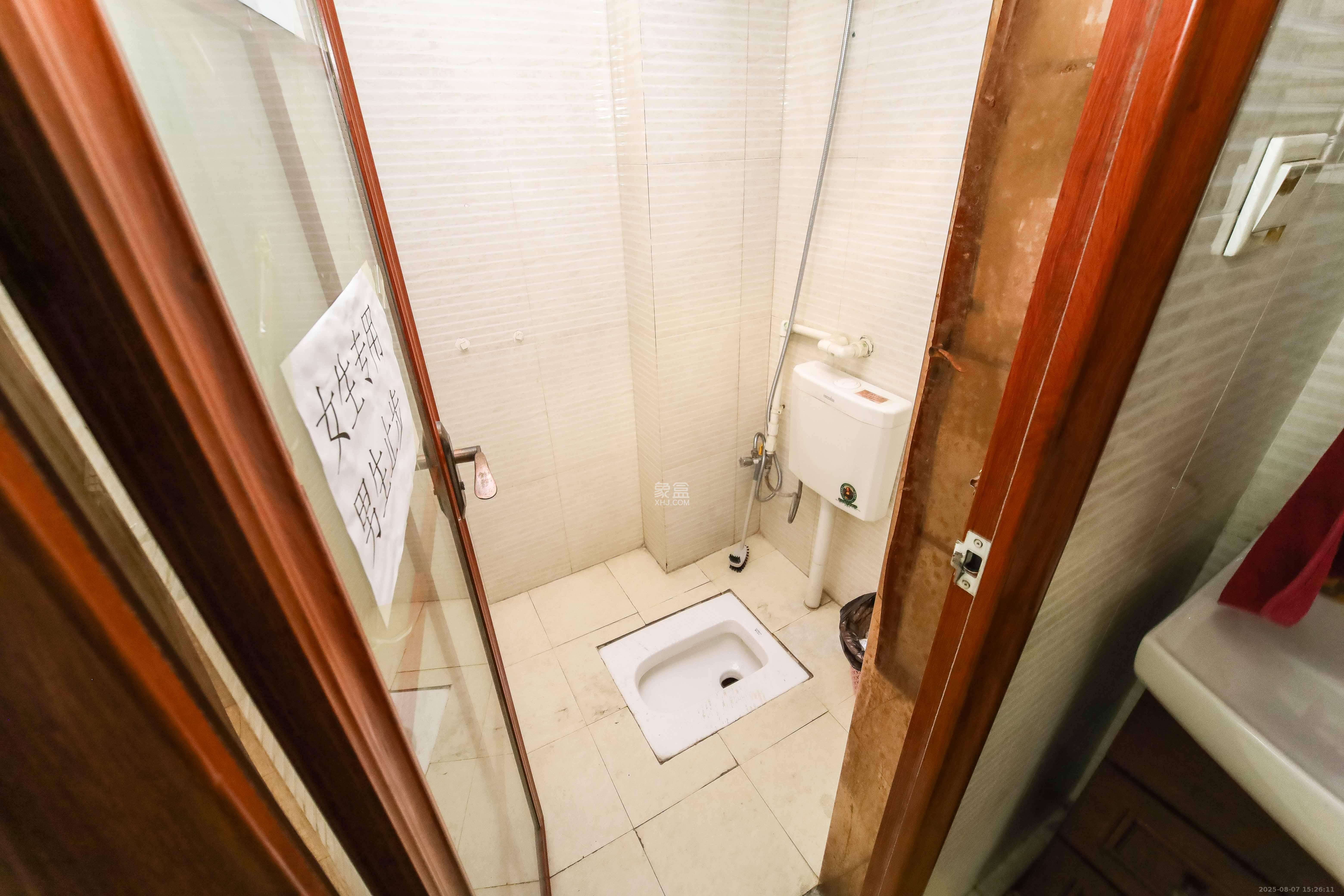 诺亚方舟大厦 4室2厅1卫 79.8万 诺亚方舟大厦 4室2厅1卫 79.8万卫生间