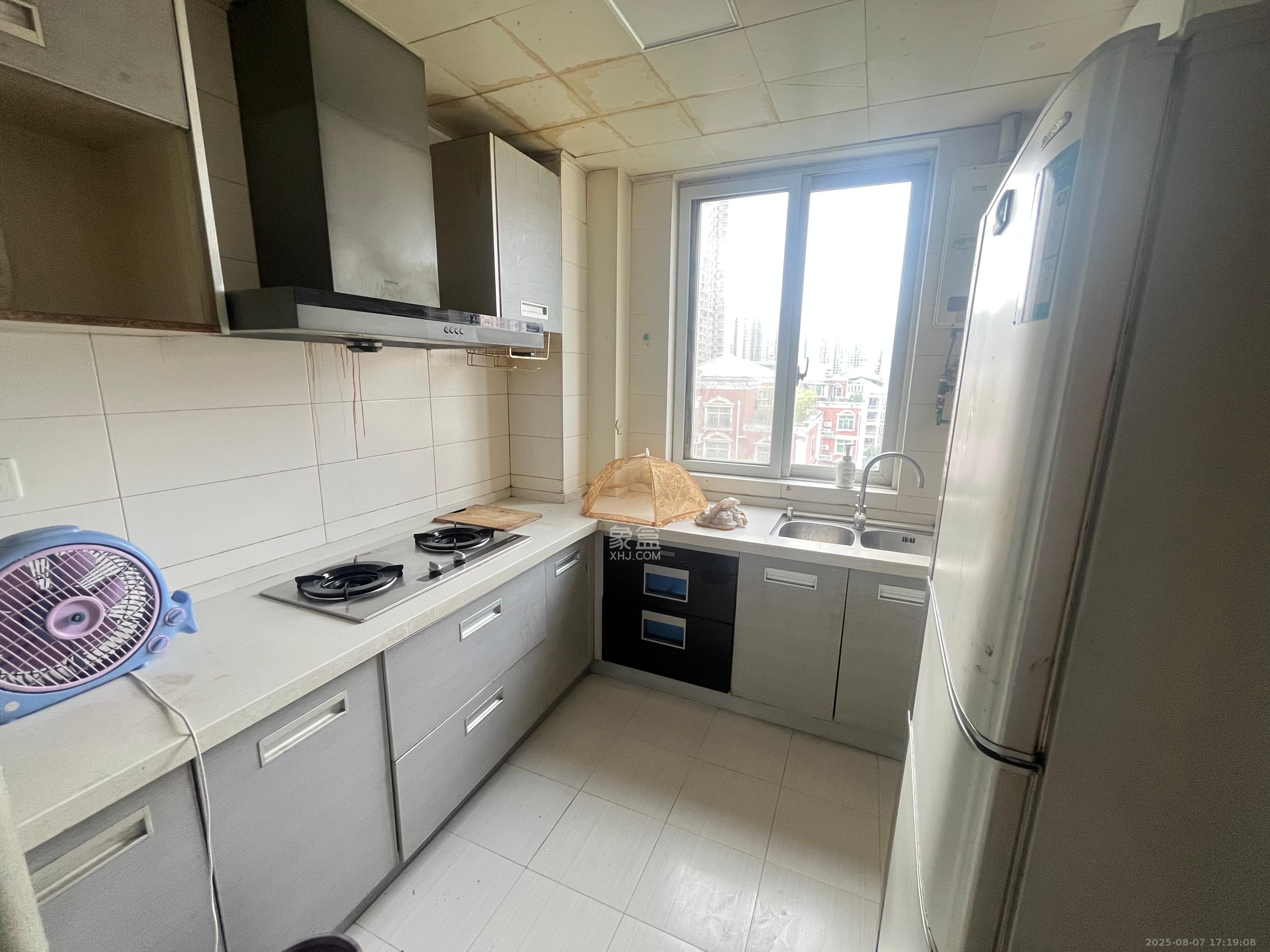 丽星景园 3室2厅1卫 2500.0元/月 丽星景园 3室2厅1卫 2500.0元/月室内图