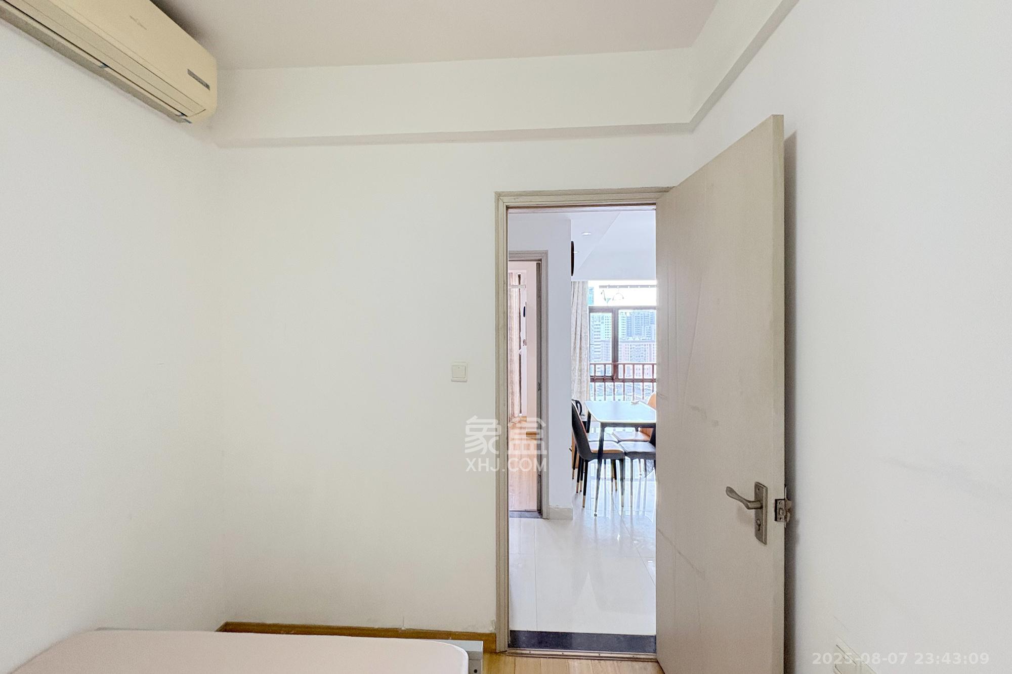 铂宫  2室2厅1卫    95.0万卧室