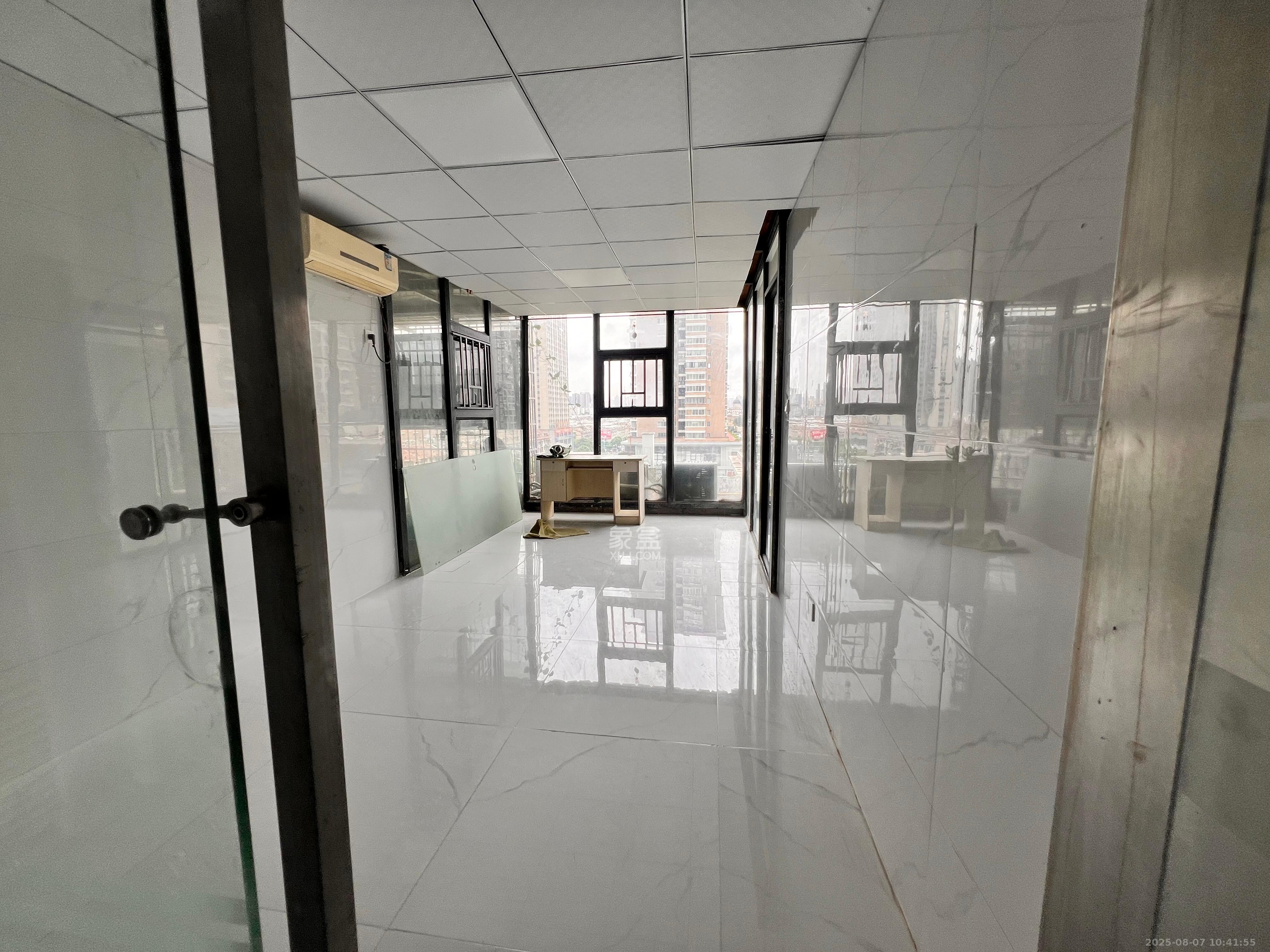 上河国际A座  6室2厅1卫    24000.0元/月室内图