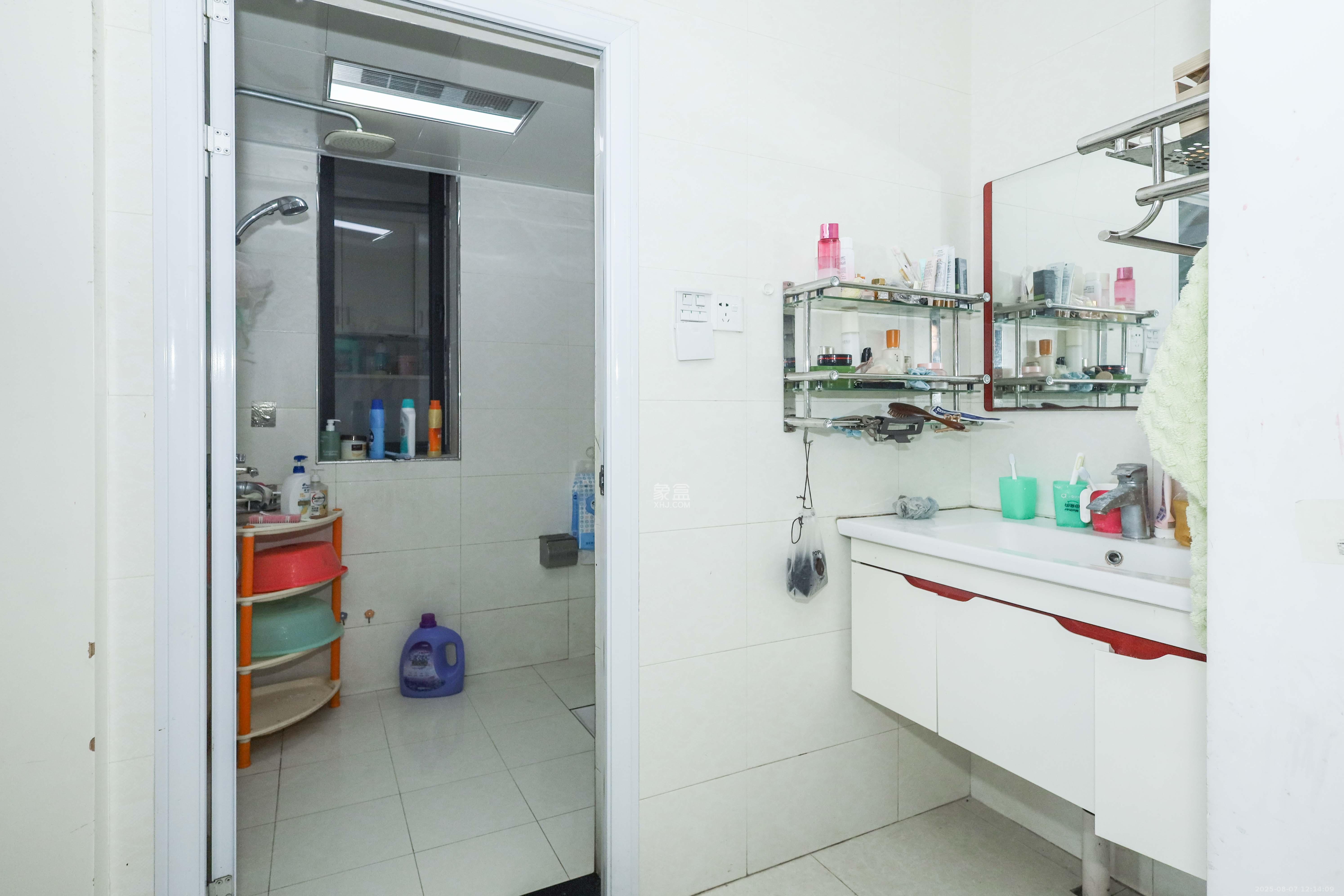 保利麓谷林语F区  3室2厅2卫    92.0万 保利麓谷林语F区  3室2厅2卫    92.0万卫生间