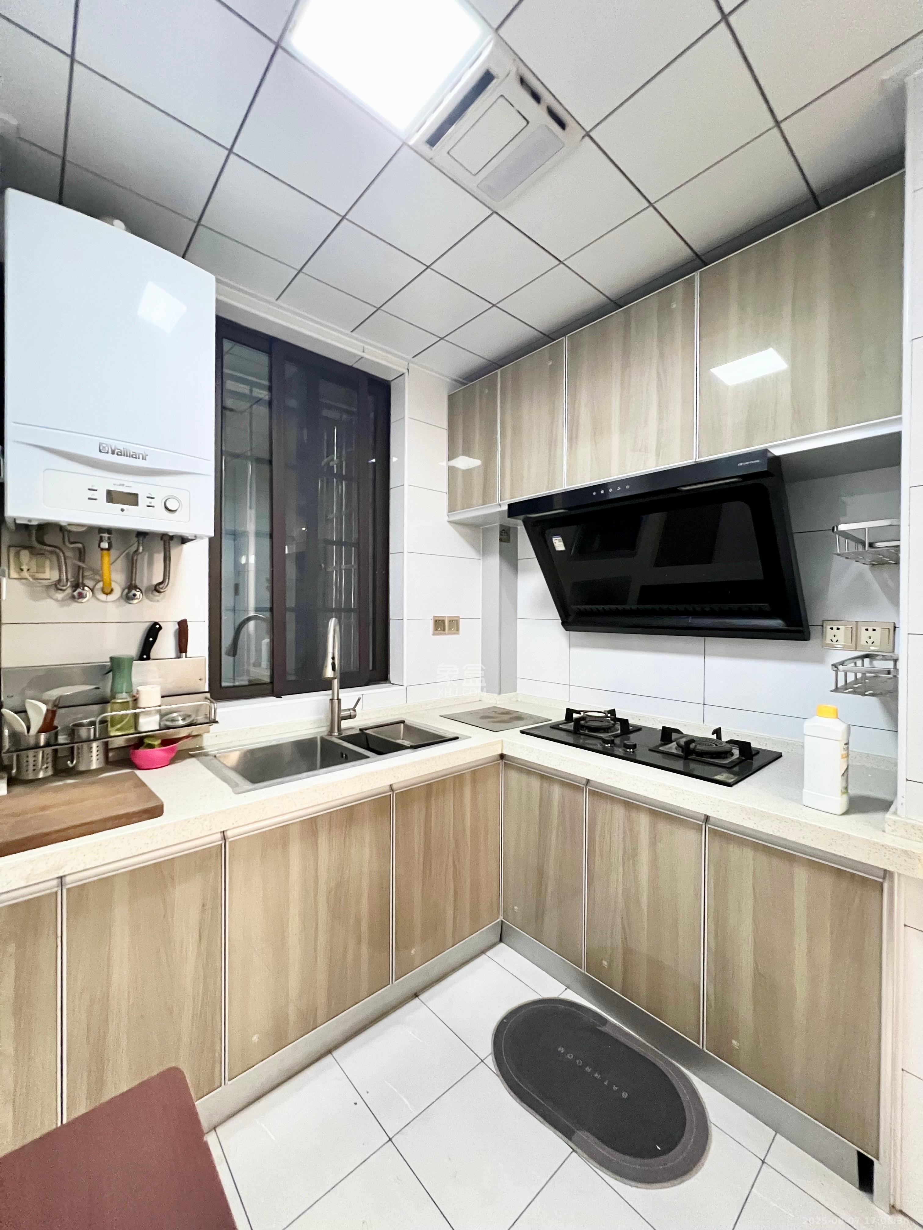 绿地海外滩一期 3室2厅1卫 1900.0元/月 绿地海外滩一期 3室2厅1卫 1900.0元/月室内图