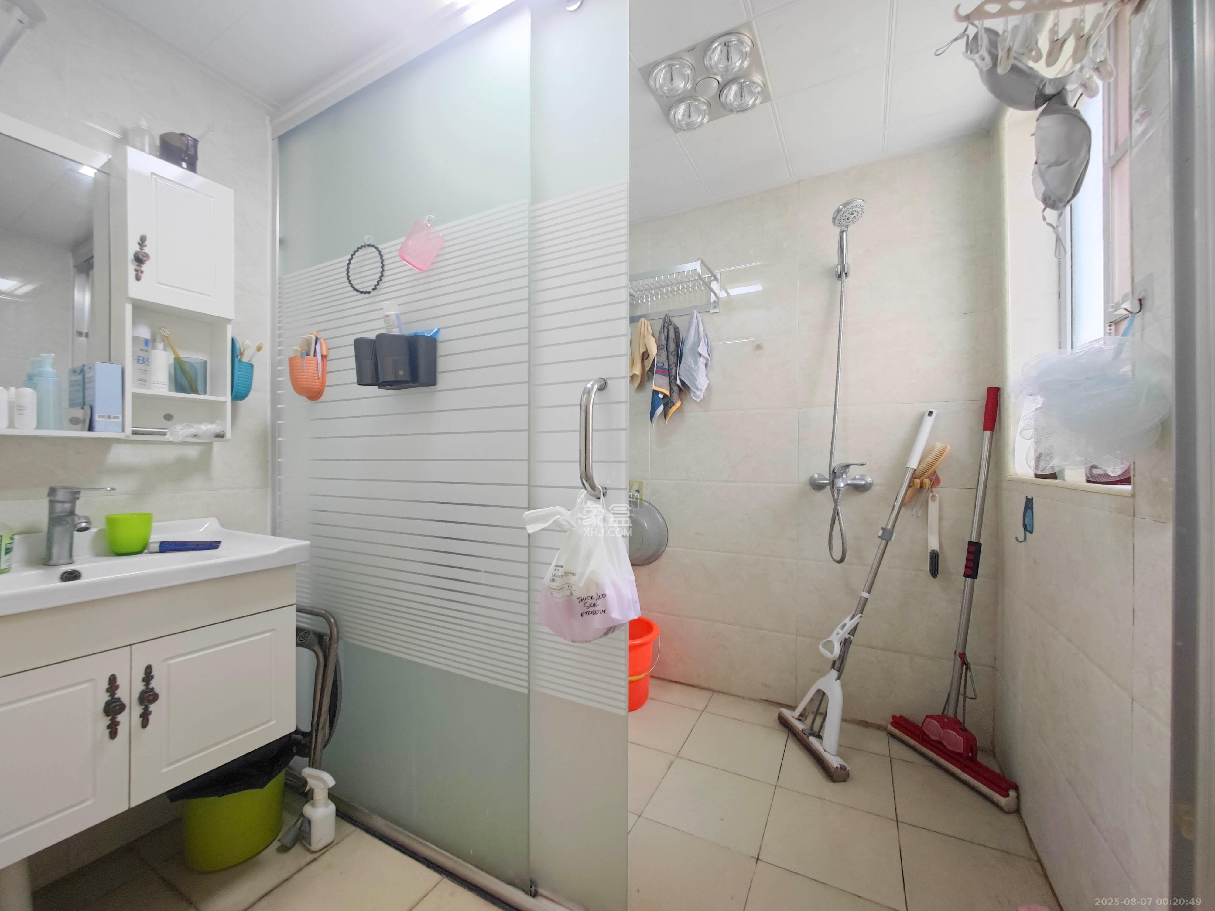 丽发新城 2室2厅1卫 66.8万 丽发新城 2室2厅1卫 66.8万卫生间