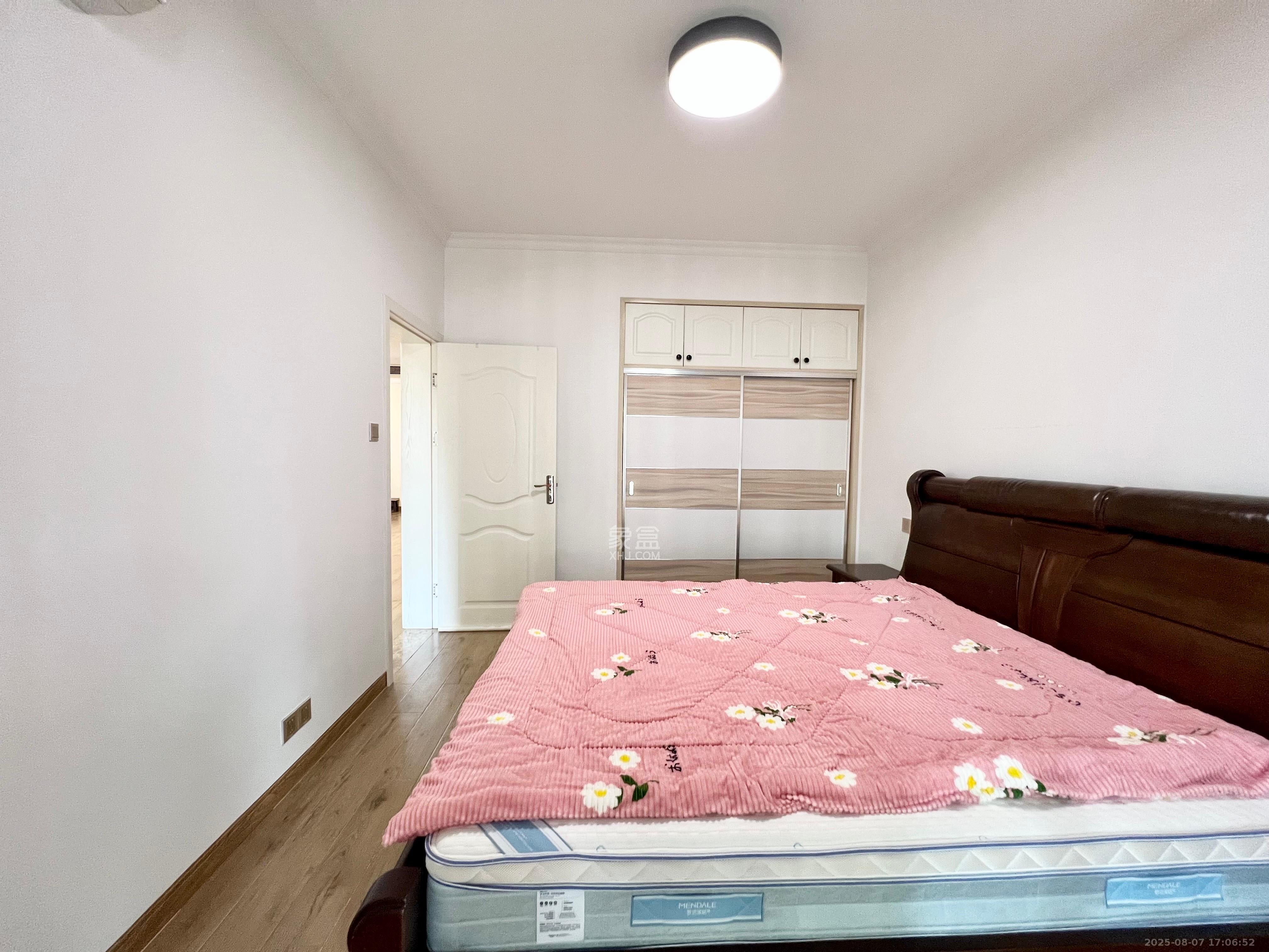 绿地海外滩一期 3室2厅1卫 1900.0元/月 绿地海外滩一期 3室2厅1卫 1900.0元/月室内图