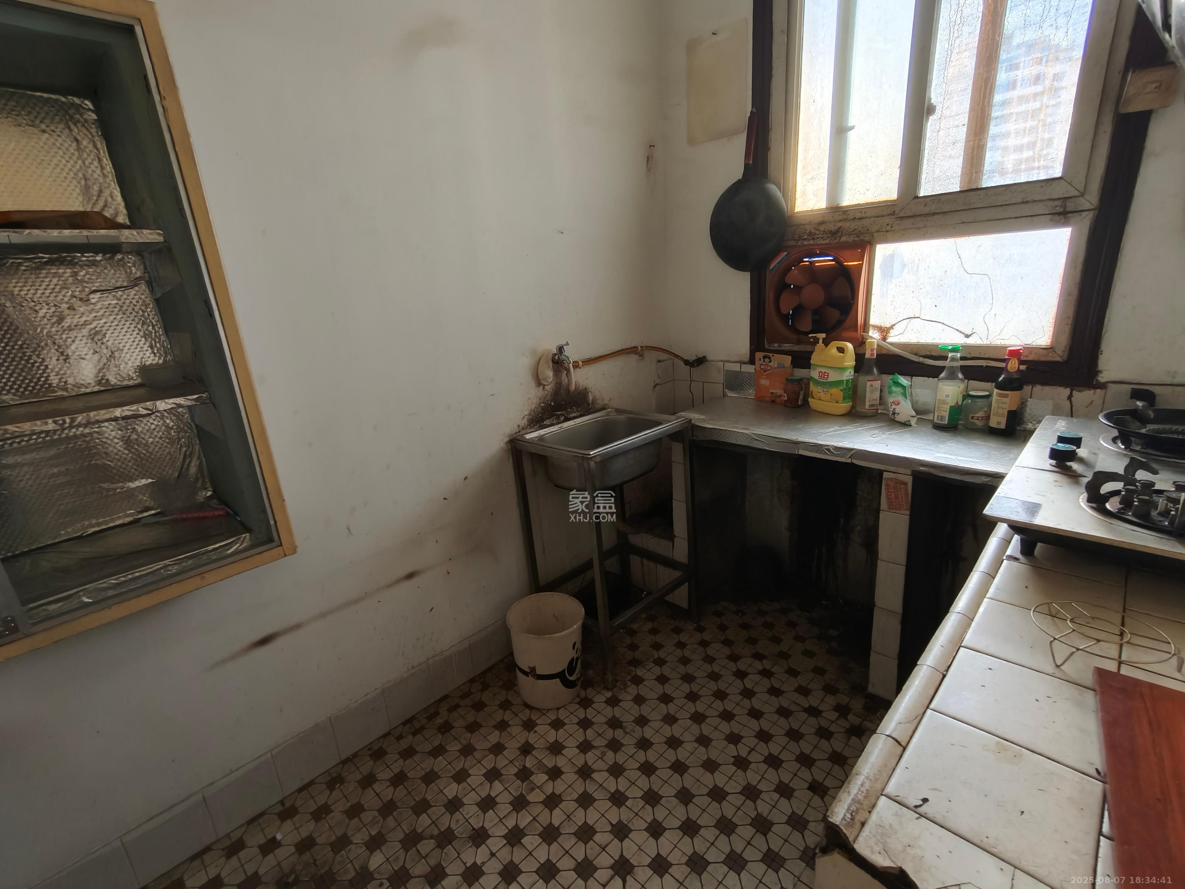 周南中学宿舍 2室2厅1卫 2000.0元/月 周南中学宿舍 2室2厅1卫 2000.0元/月室内图